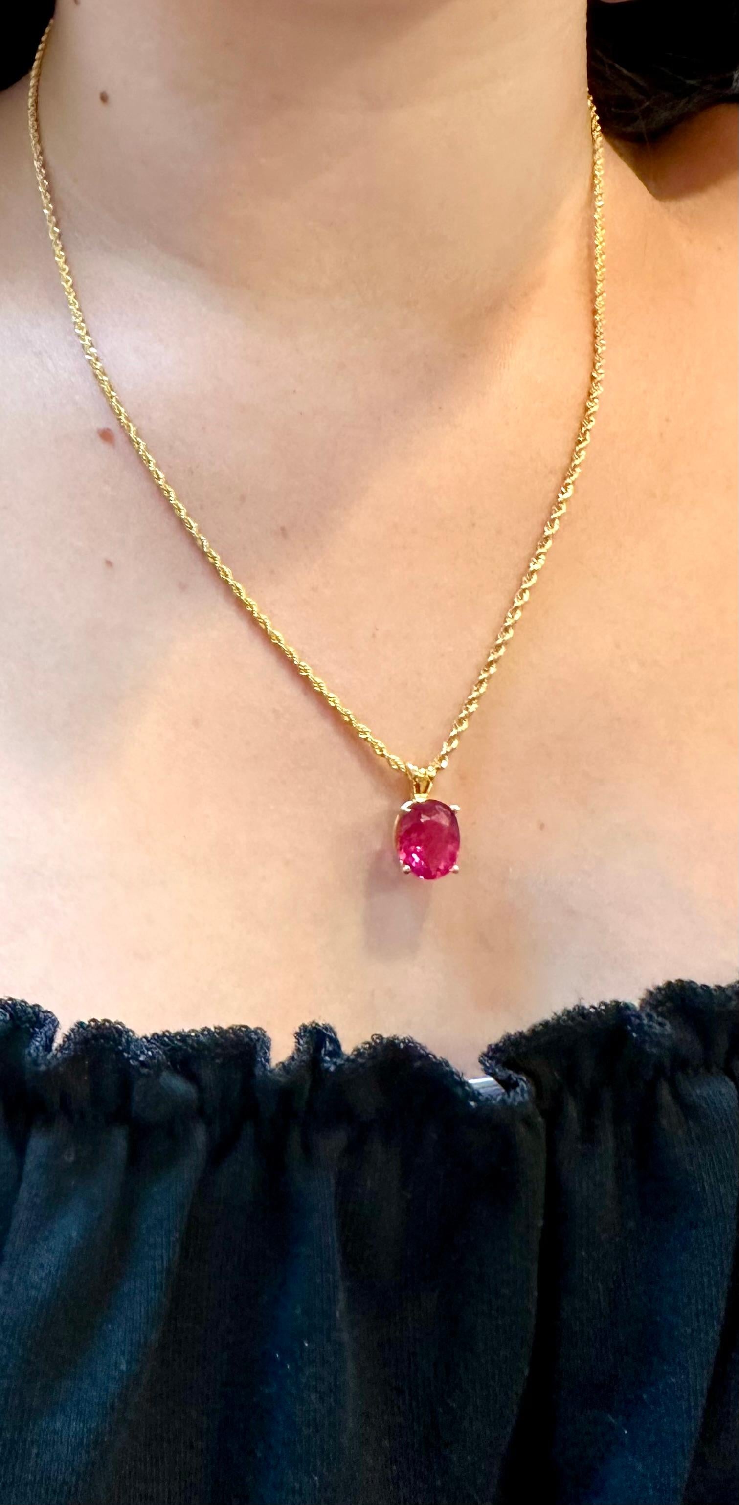 4 Karat Ovalschliff natürlicher rosa Turmalin 14 Karat Gelbgold Halskette im Angebot 10