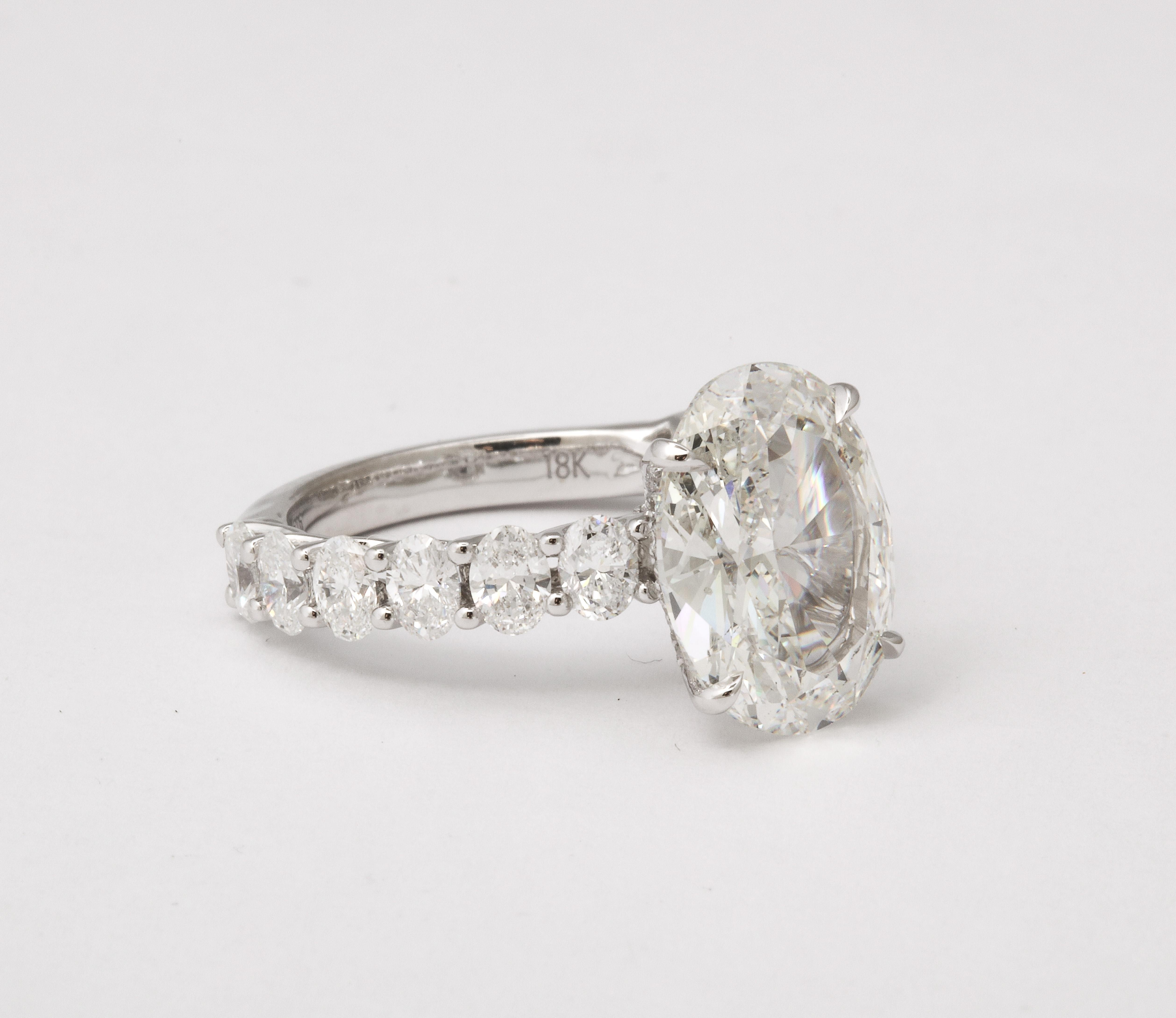 4 Karat ovaler Diamant-Verlobungsring (Ovalschliff)