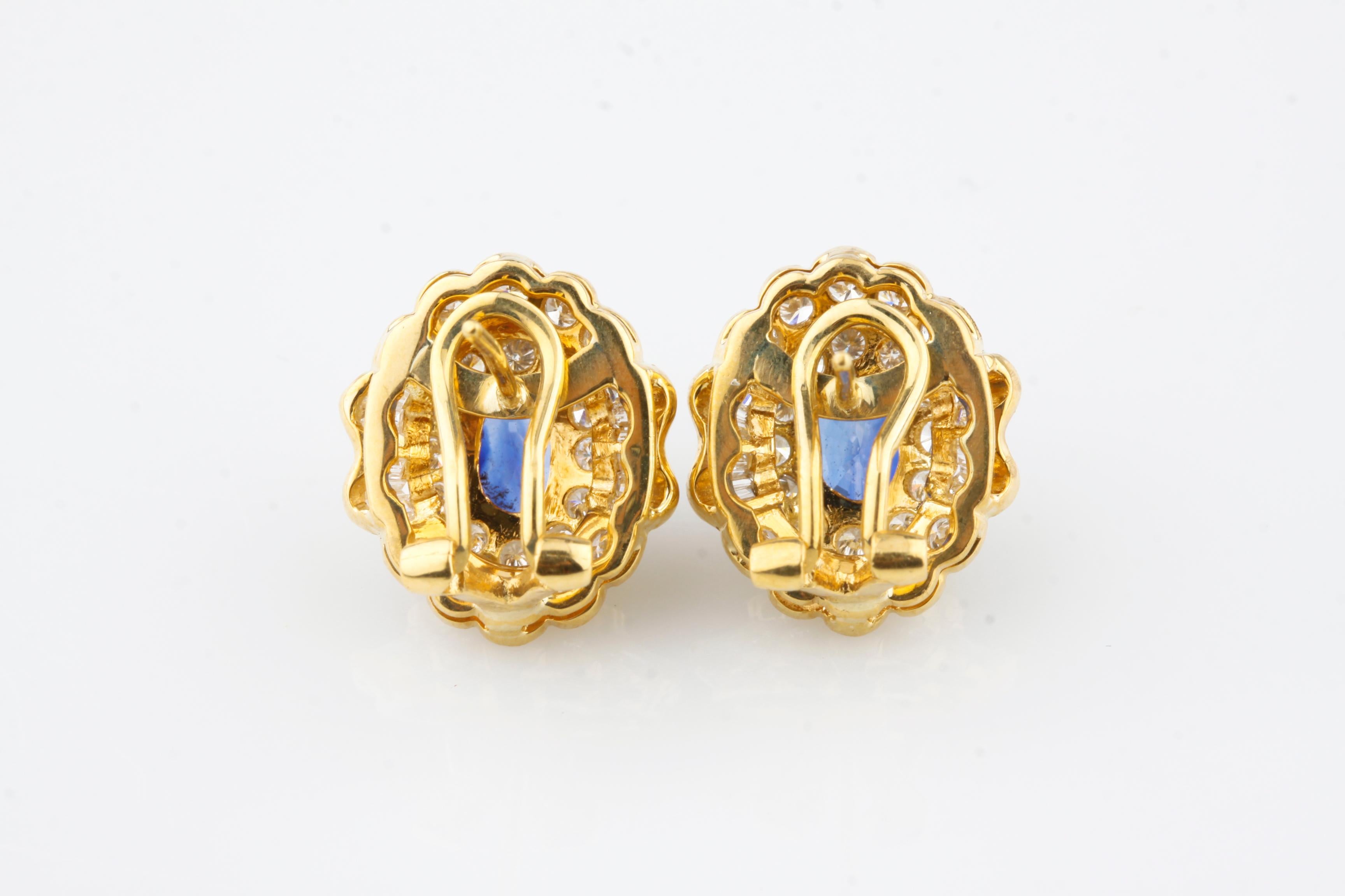 Modern 4 Carat Oval Natural Sapphire Huggie Earrings with Diamonds in Yellow Gold For Sale