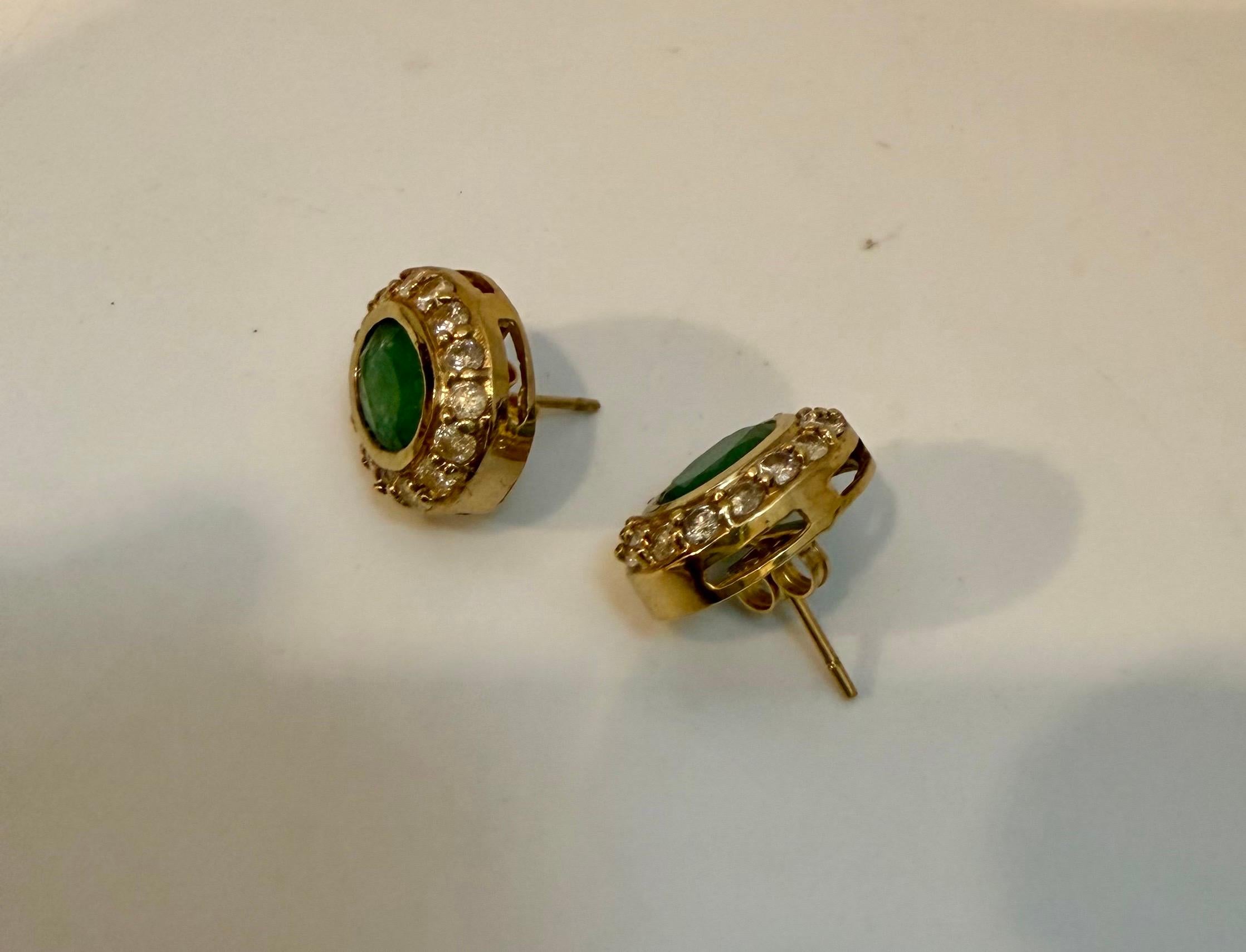 Boucles d'oreilles en or jaune 14 carats avec émeraude ovale de 4 carats et diamant de 1 carat. en vente 7