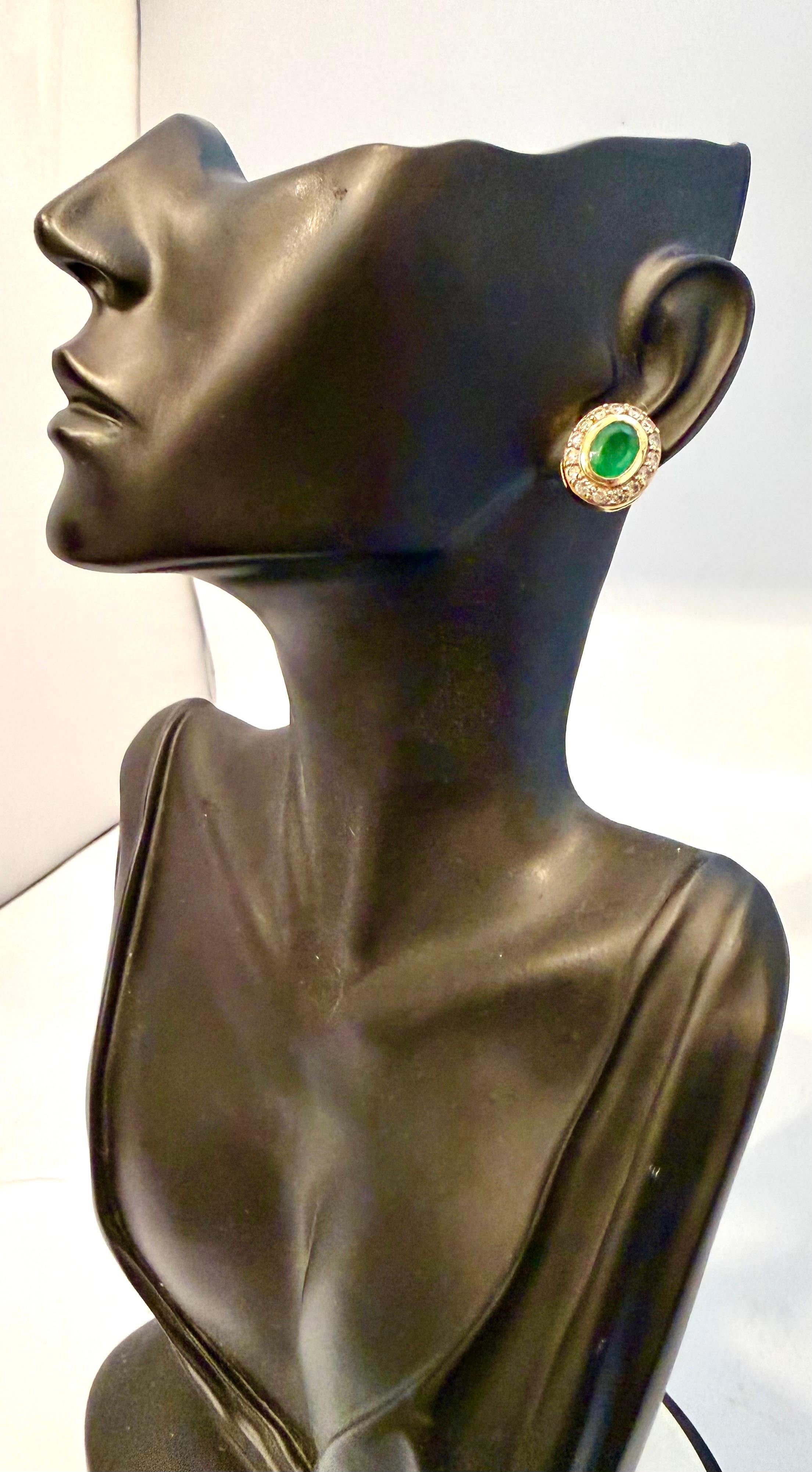 Boucles d'oreilles en or jaune 14 carats avec émeraude ovale de 4 carats et diamant de 1 carat. en vente 10