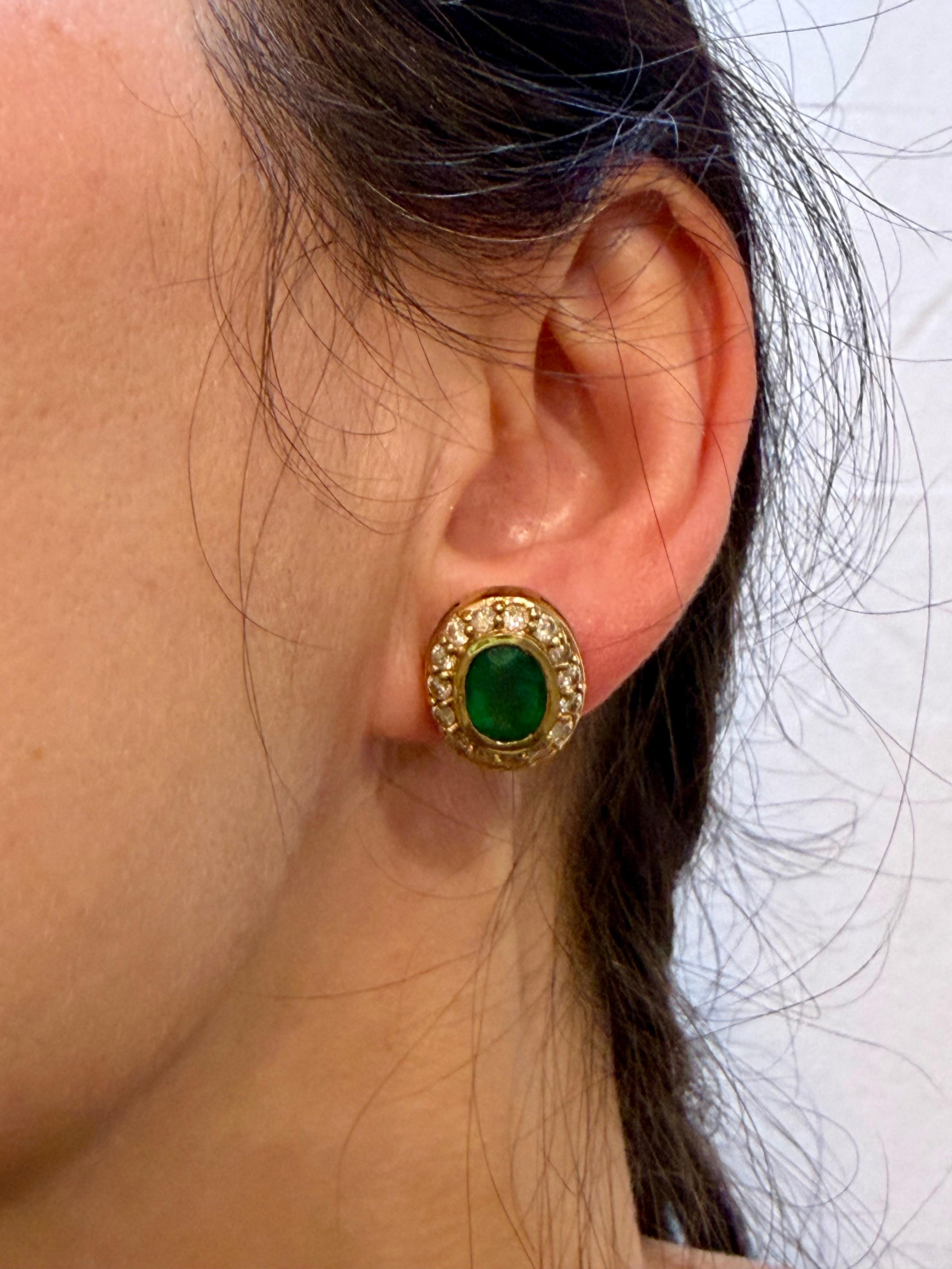 Boucles d'oreilles en or jaune 14 carats avec émeraude ovale de 4 carats et diamant de 1 carat. en vente 11