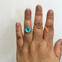 4 Karat Paraiba Turmalin Oval und Cadillac Diamant 3 Stein Ring in Platin