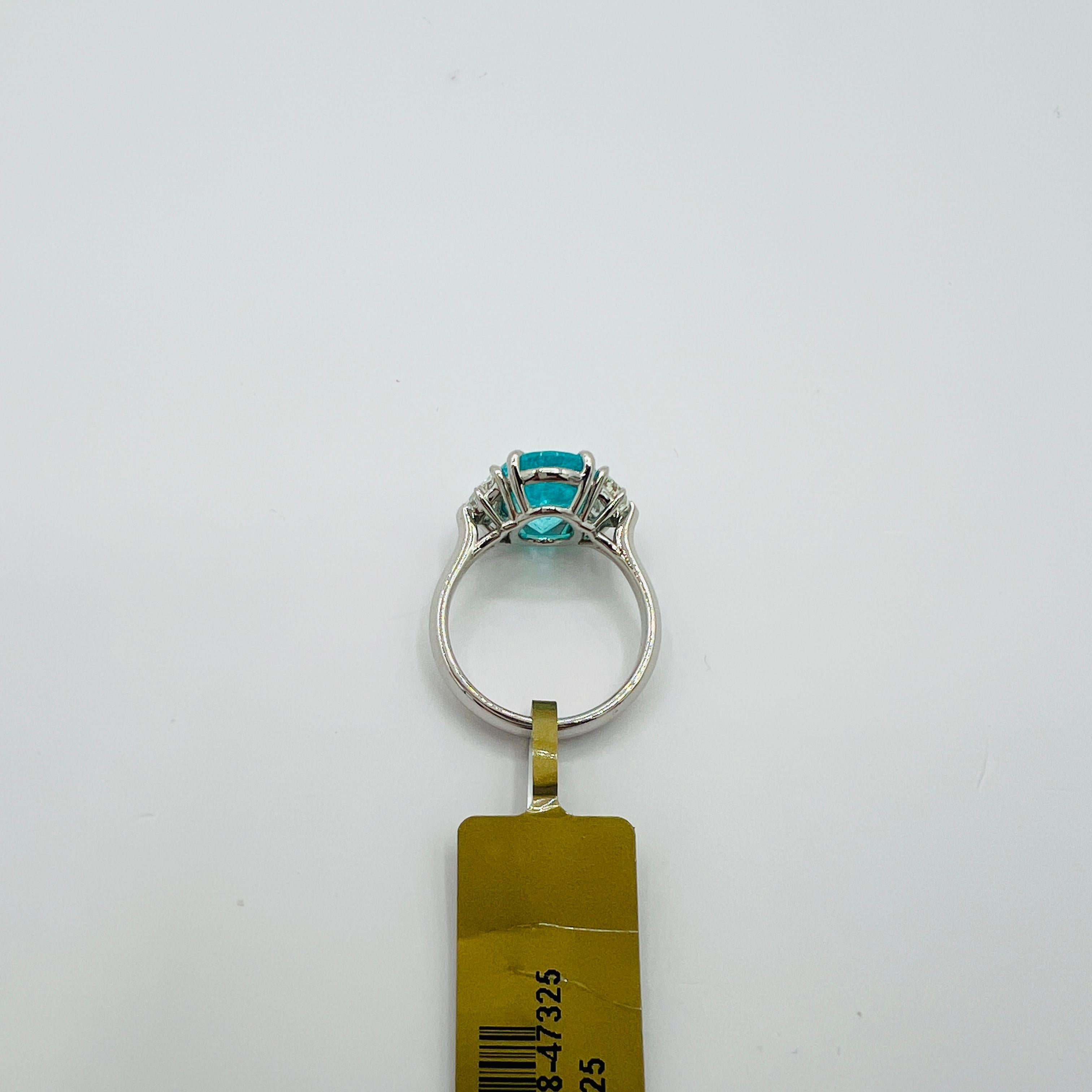 4 Carat Paraiba Tourmaline Oval and Cadillac Diamond 3 Stone Ring in Platinum en vente 1