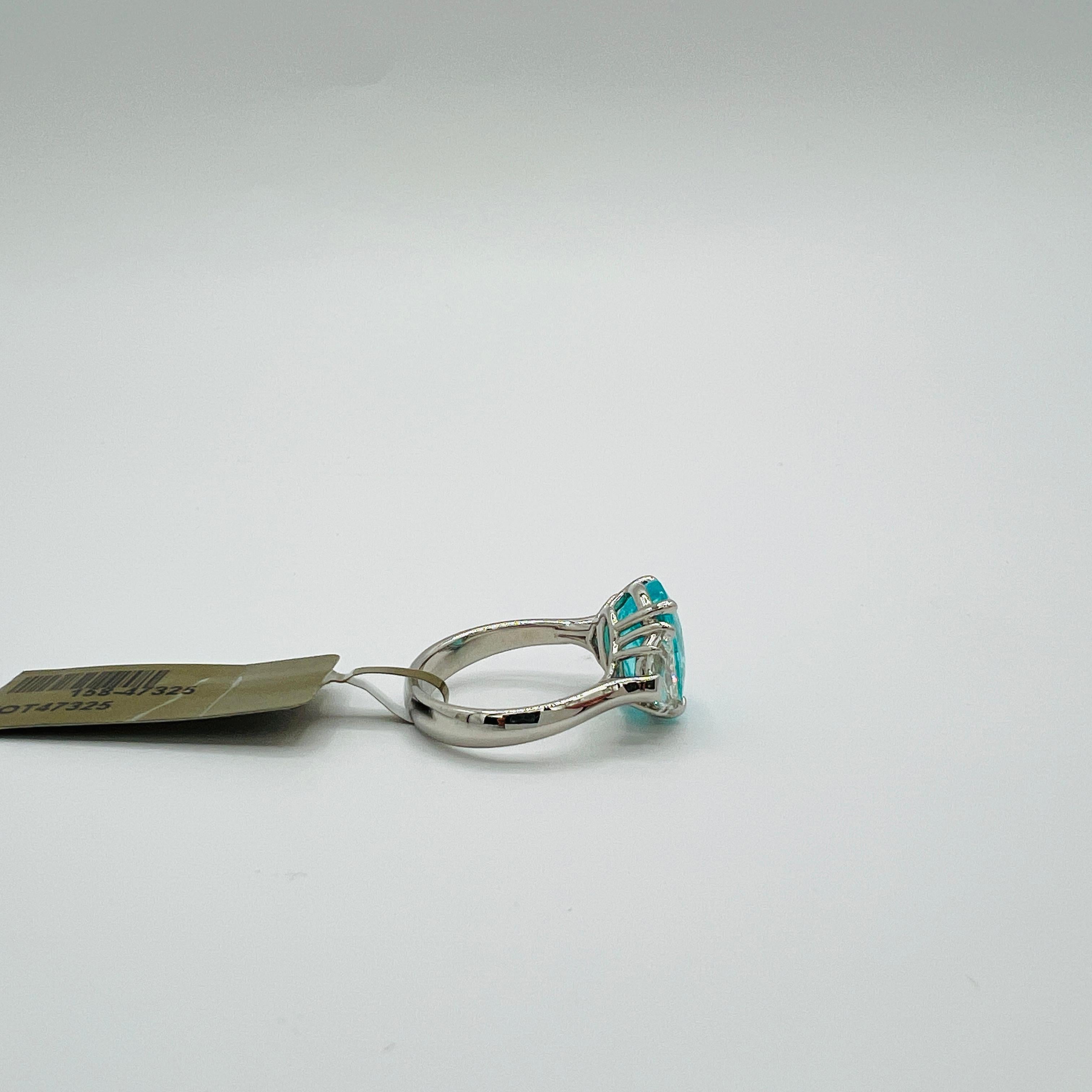 4 Carat Paraiba Tourmaline Oval and Cadillac Diamond 3 Stone Ring in Platinum en vente 3