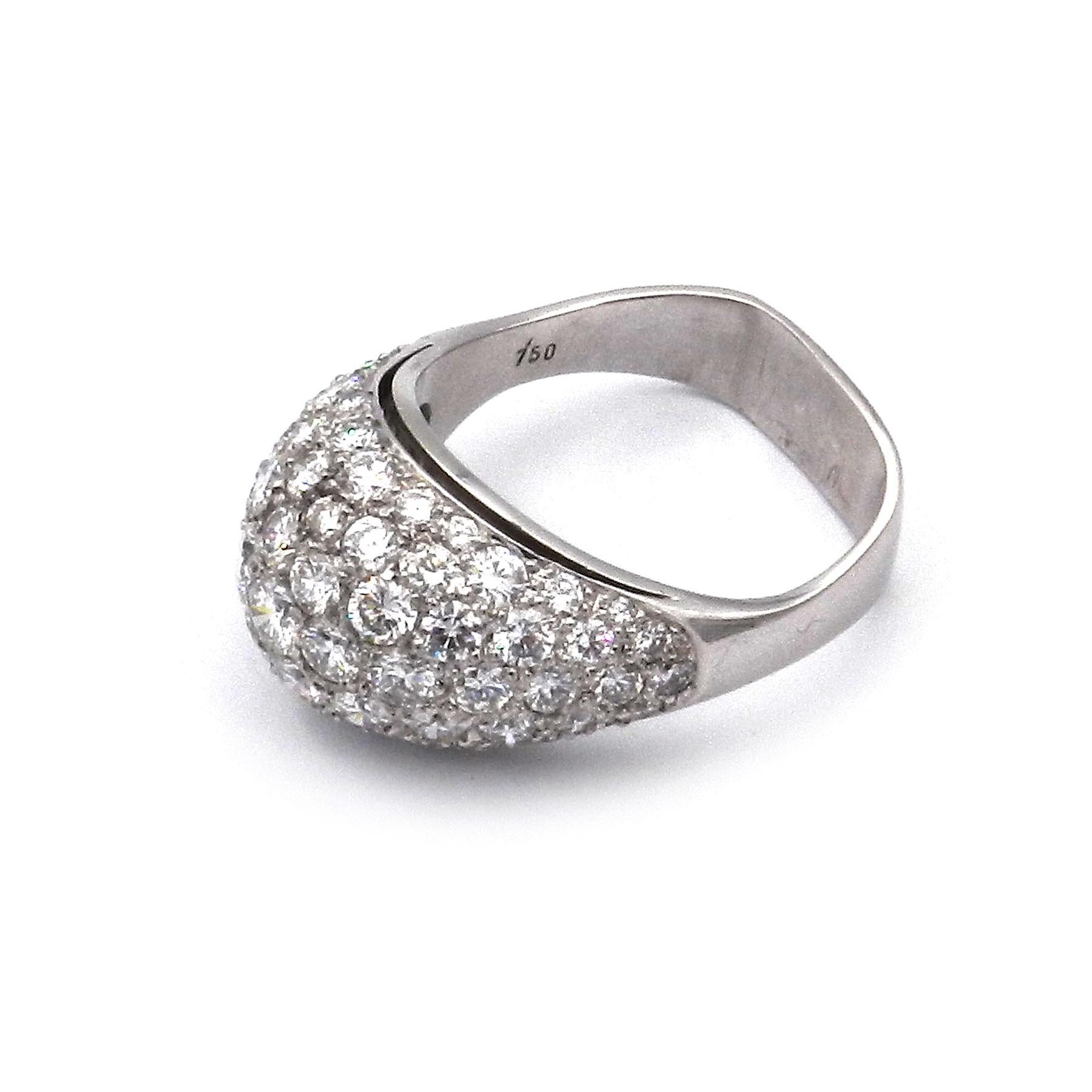 4 Carat Pavé Diamond Cocktail Ring in 18K White Gold In Good Condition For Sale In Goettingen, DE