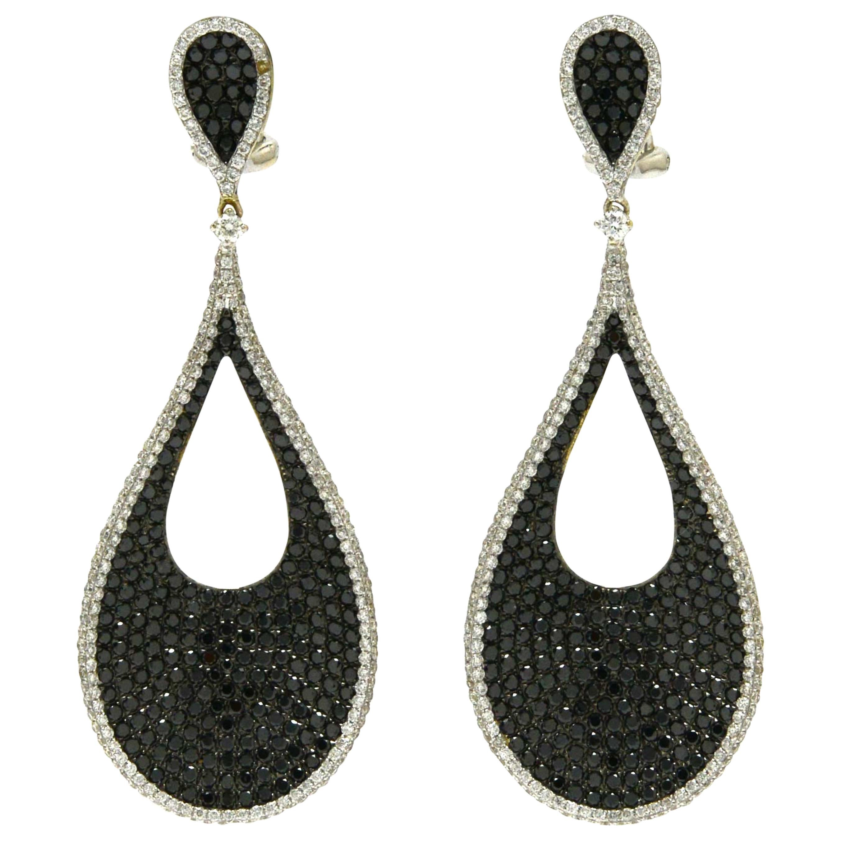 4 Karat Pave' Diamant-Ohrringe mit schwarzen Diamant-Tropfen als Klappbrisur