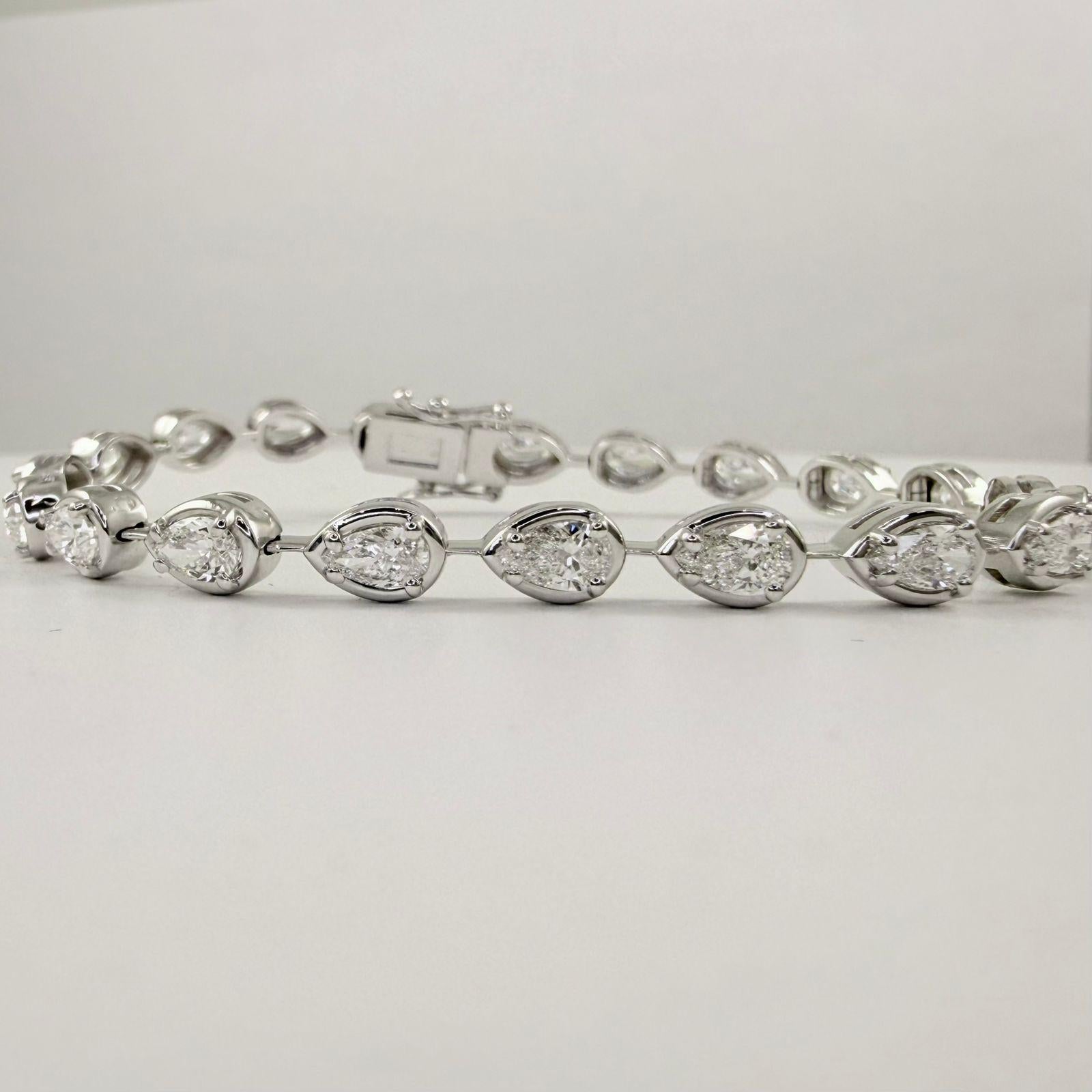 Contemporain Bracelet de tennis en or jaune 14 carats serti de diamants en forme de poire de 4 carats en vente