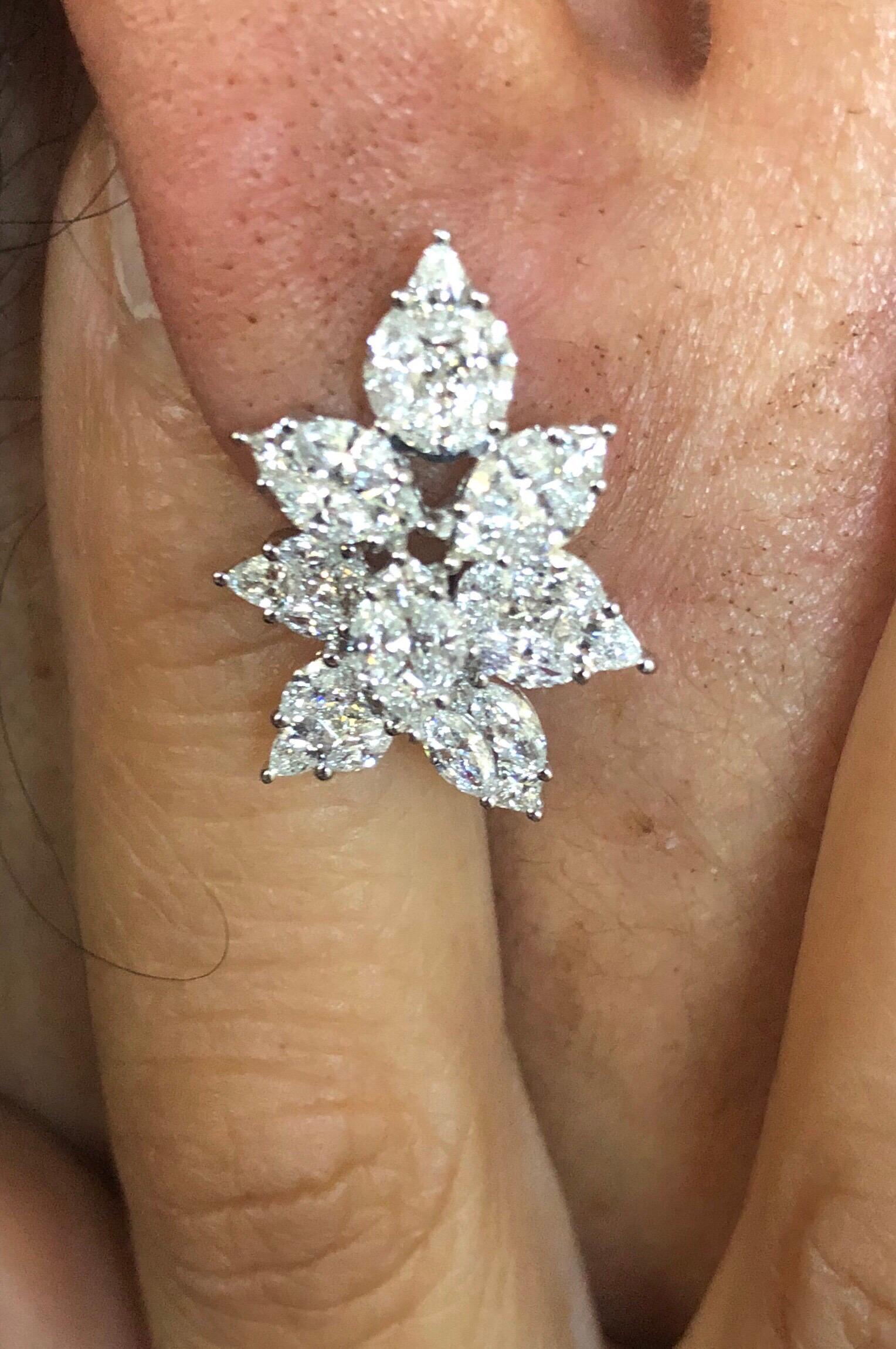 Boucles d'oreilles en diamants en forme de poire de 4 carats en vente 1