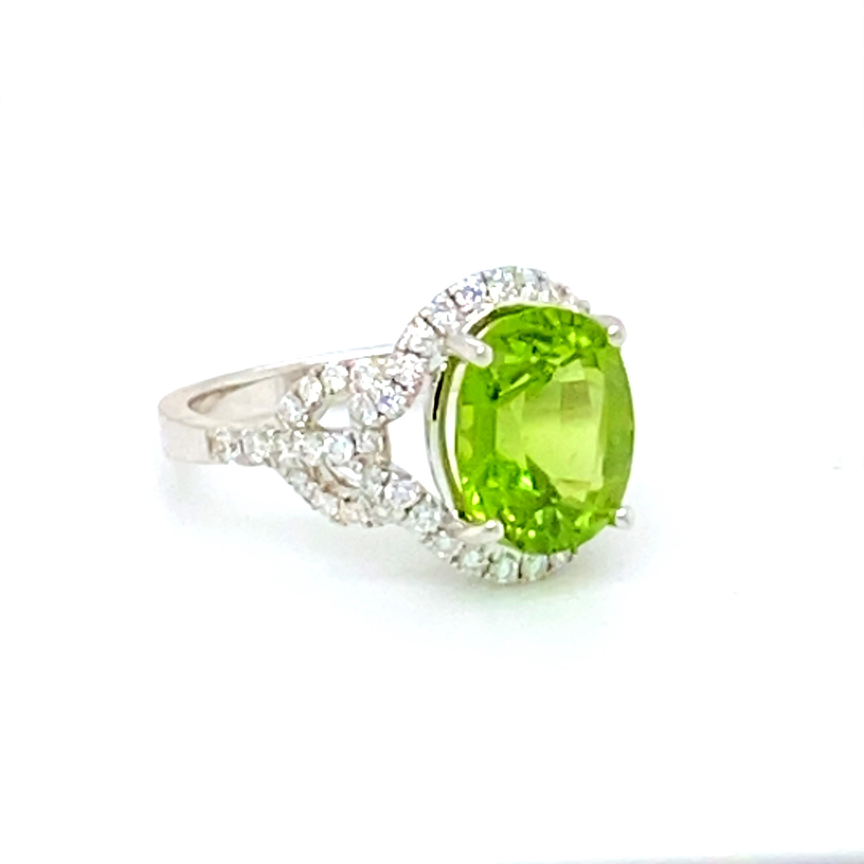 4 Carat Peridot Ring with Diamonds In Excellent Condition In Carlsbad, CA