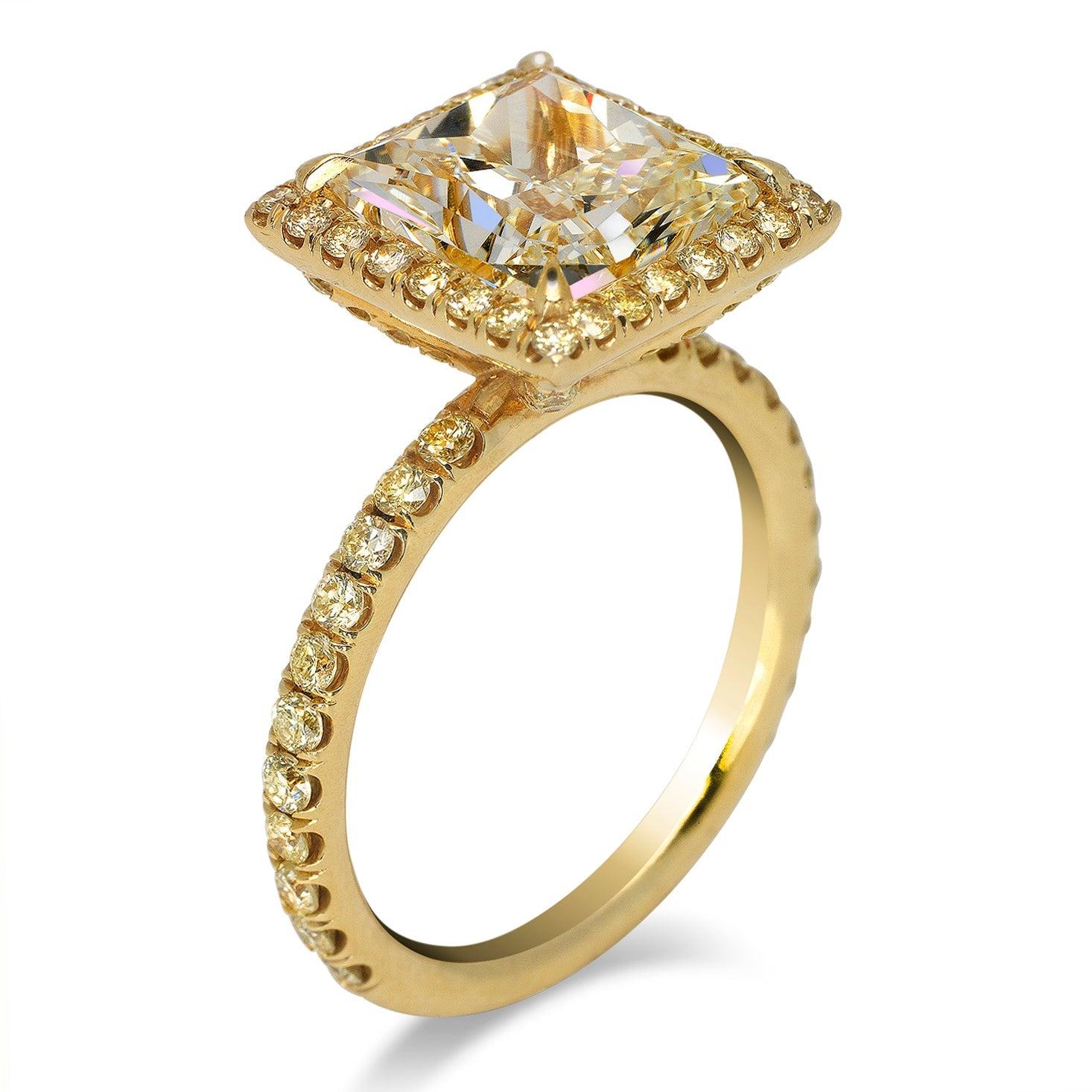 Taille princesse Bague de fiançailles avec diamant taille princesse de 4 carats certifié GIA, de type Y à Z et de gamme VS2 en vente