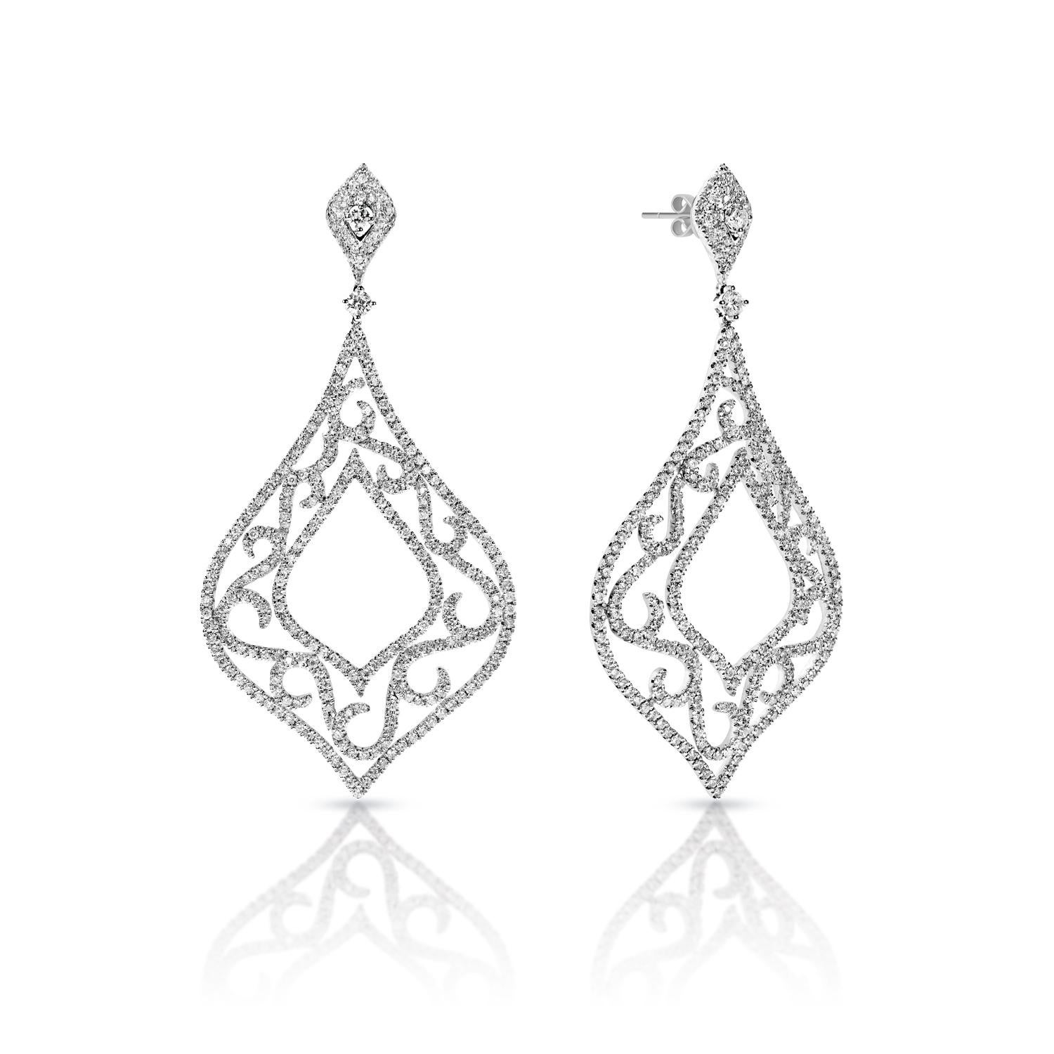 Round Cut 4 Carat Round Briliant Diamond Hanging Earrings Certified For Sale