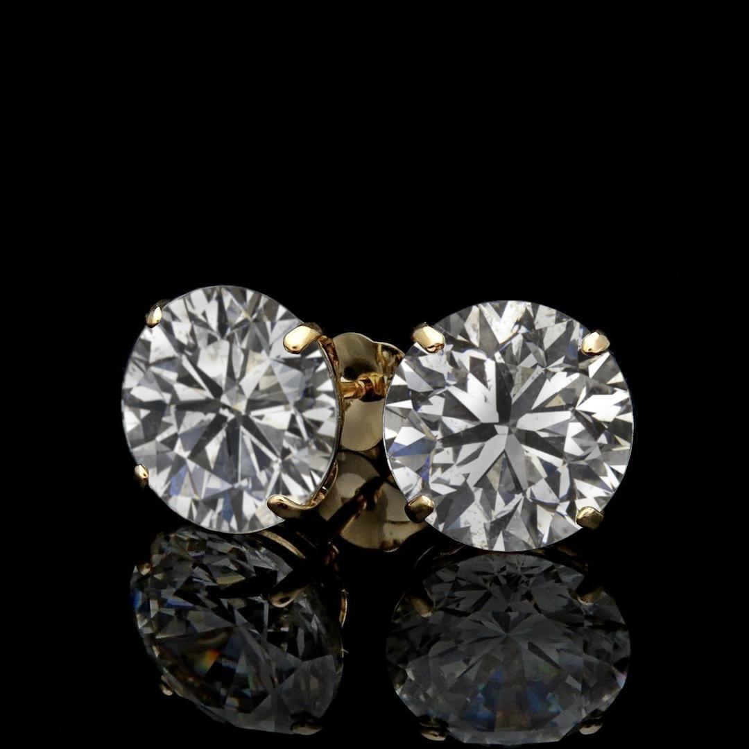 An amazing pair of very fine diamonds. The main stones are very pleasant to the eye they are approximetely H color and i1/I2 clarity but the inclusions are well hidden. 

The inclusions are well distributed very small crystal piques (tiny dots),