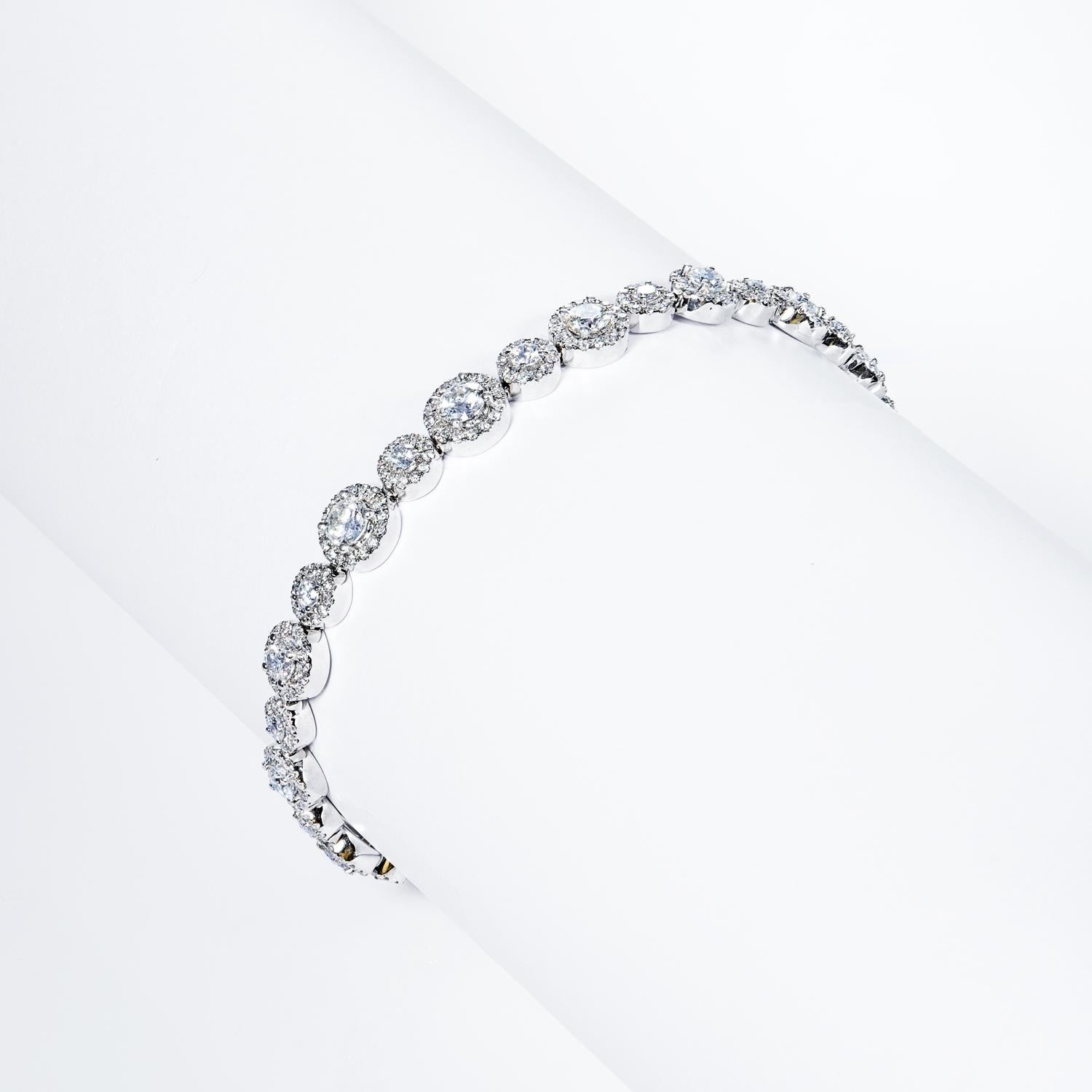 Round Cut 4 Carat Round Brilliant Cut Diamond Single Row Bracelet Certified For Sale