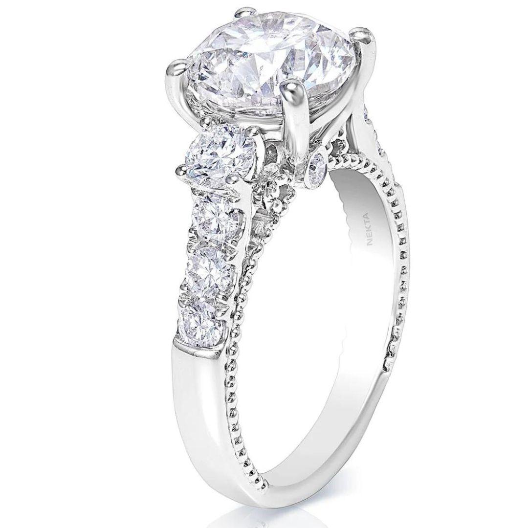 Women's 4 Carat Round Brilliant Diamond Engagement Ring Certified G VS2 For Sale