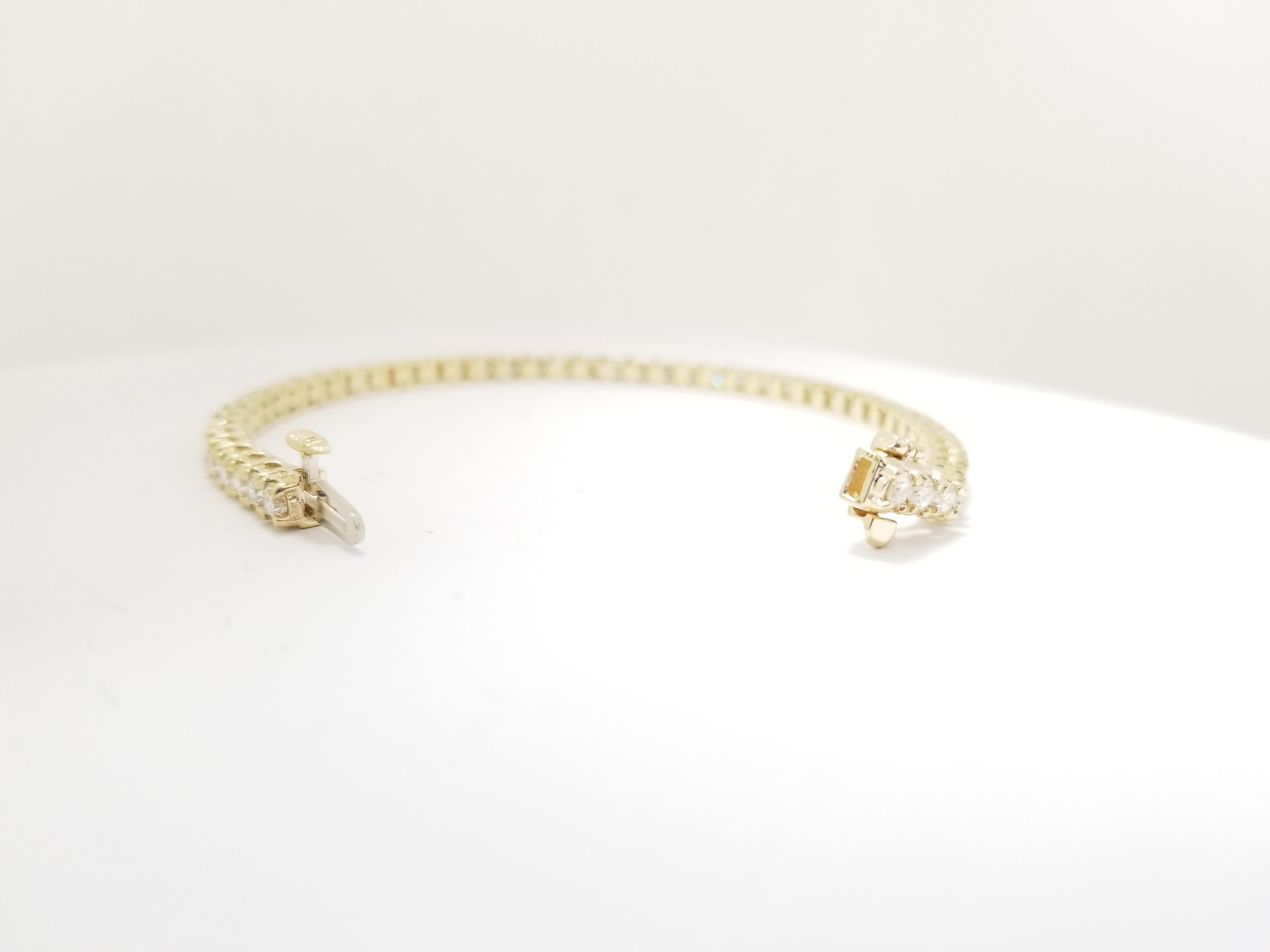 A quality tennis bracelet, round-brilliant cut diamonds. set on 14k yellow gold. each stone is set in a classic four-prong style for maximum light brilliance.
This bracelet is designed for smaller wrist, it has a better fit overall. 6 inch length. 