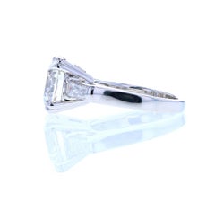 4 Carat Round Diamond 'E, VS1, GIA' Ring with Diamond Baguettes Set in Platinum