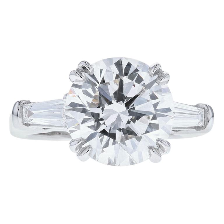4 Carat Round Diamond 'E, VS1, GIA' Ring with Diamond Baguettes Set in Platinum For Sale