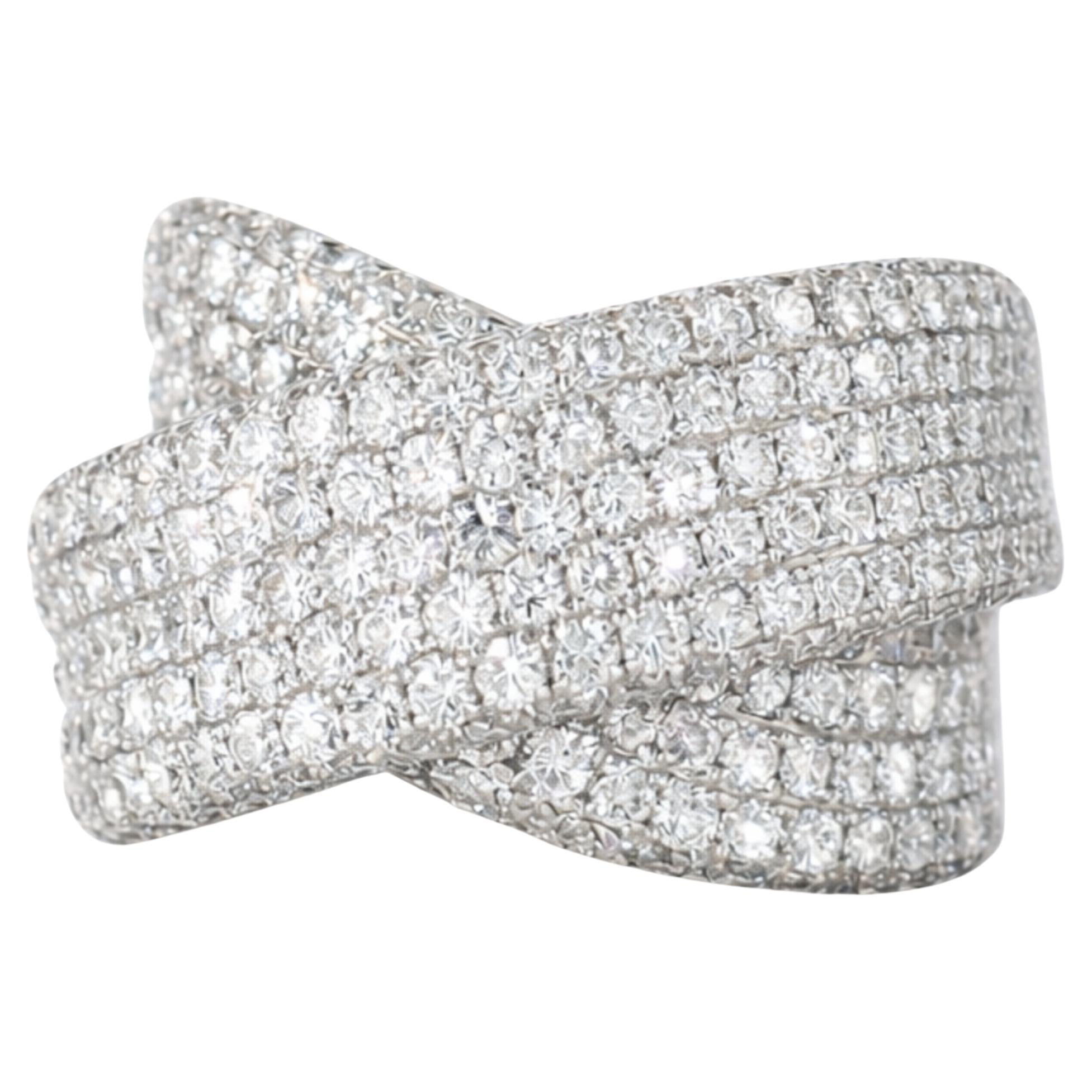 Bague à diamant rond de 4 carats en pavé 18k White en vente