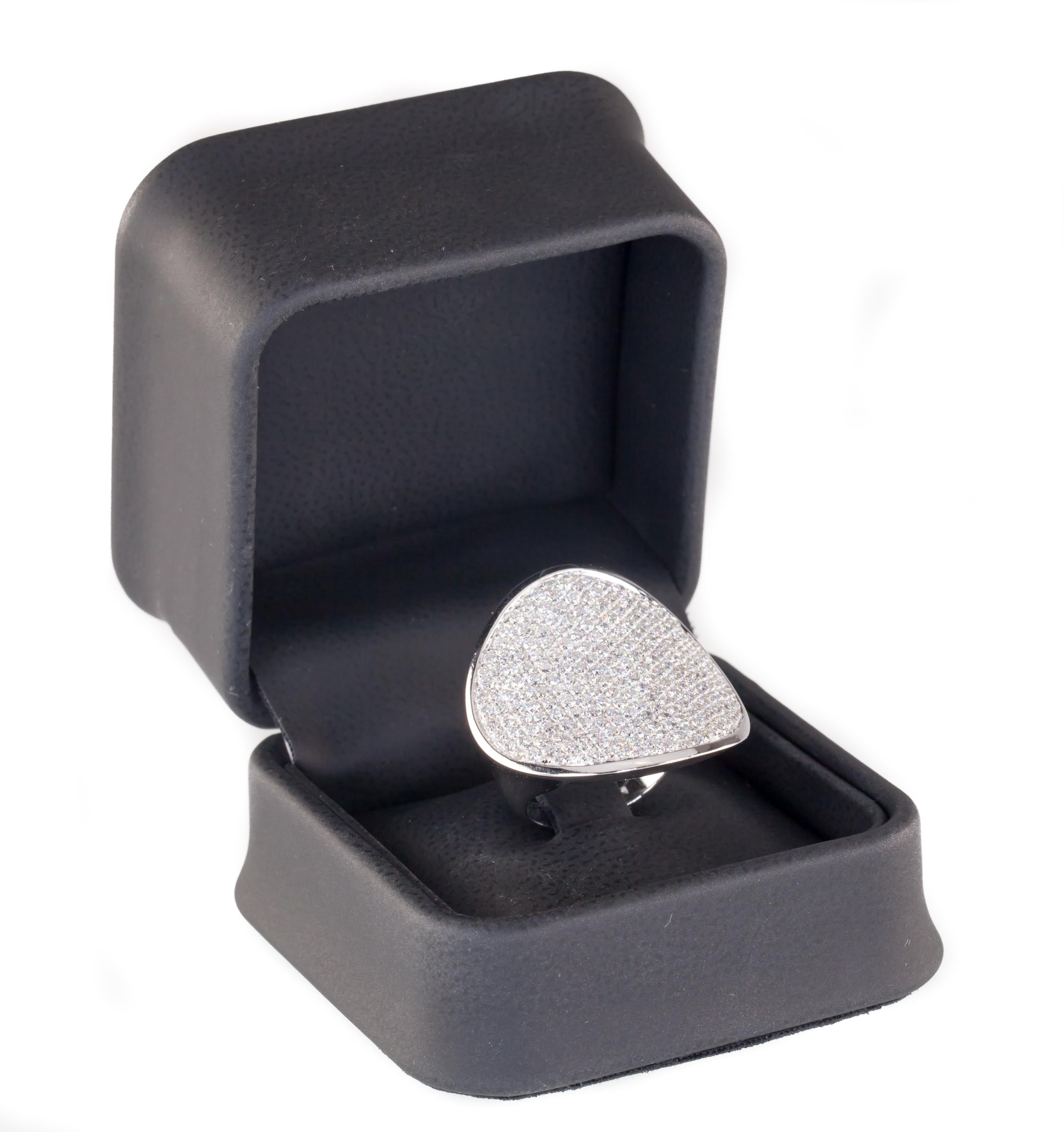 4 Carat Round Diamond Plaque Ring in White Gold For Sale 1