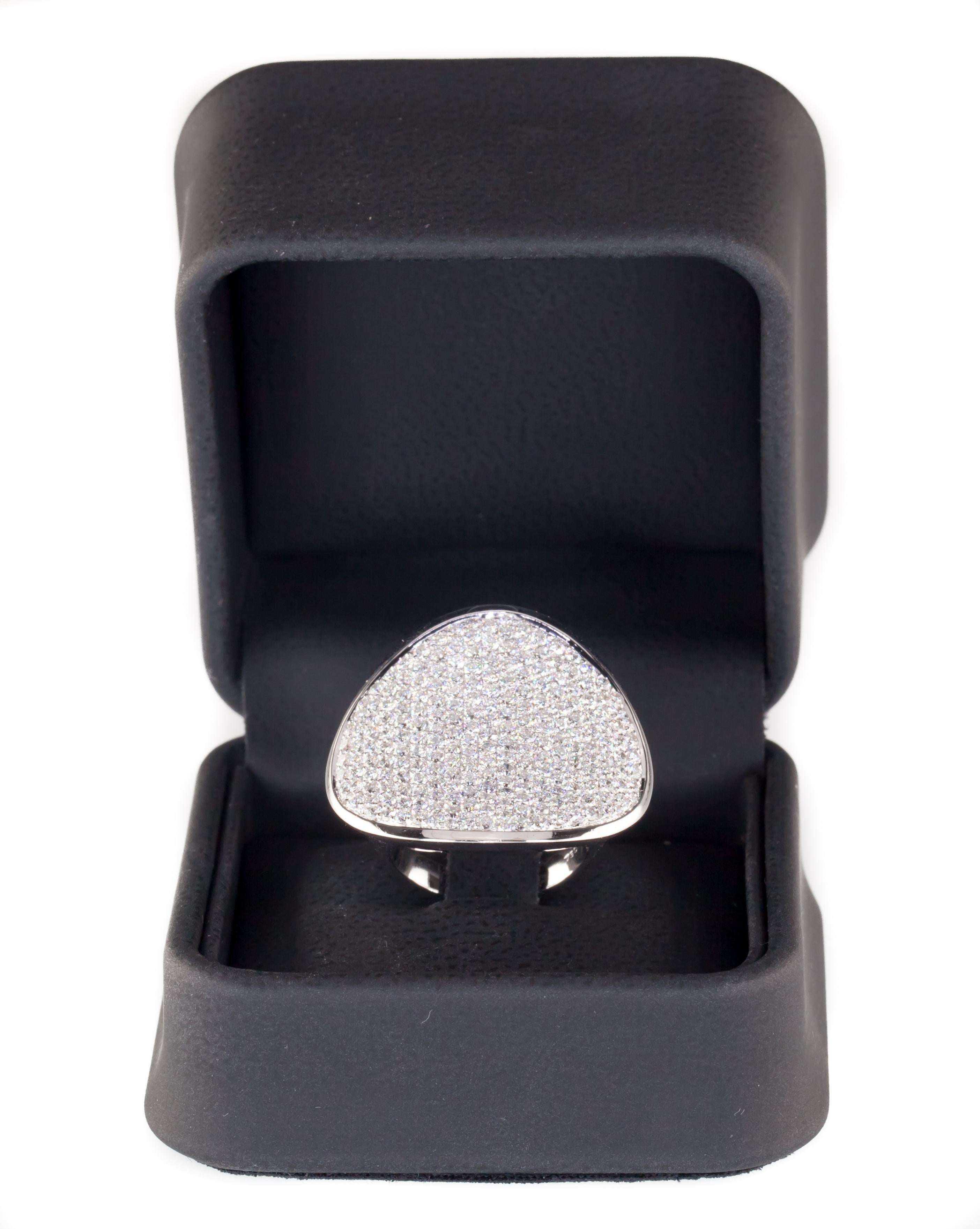 4 Carat Round Diamond Plaque Ring in White Gold For Sale 2