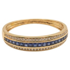 Pulsera tipo brazalete de oro amarillo de 18 quilates con un zafiro de 4 quilates y un diamante de 2 quilates