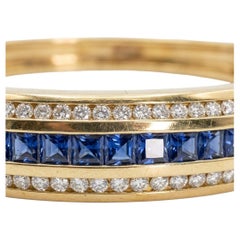 Pulsera tipo brazalete de oro amarillo de 18 quilates con un zafiro de 4 quilates y un diamante de 2 quilates