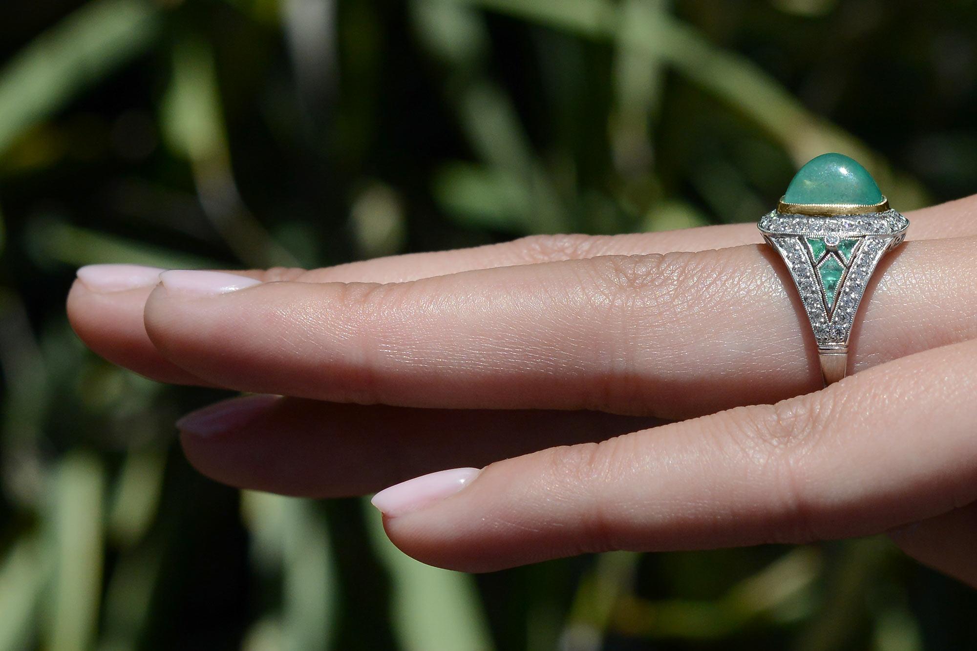 4 Carat Sugar Loaf Colombian Emerald Art Deco Cocktail Ring In New Condition For Sale In Santa Barbara, CA