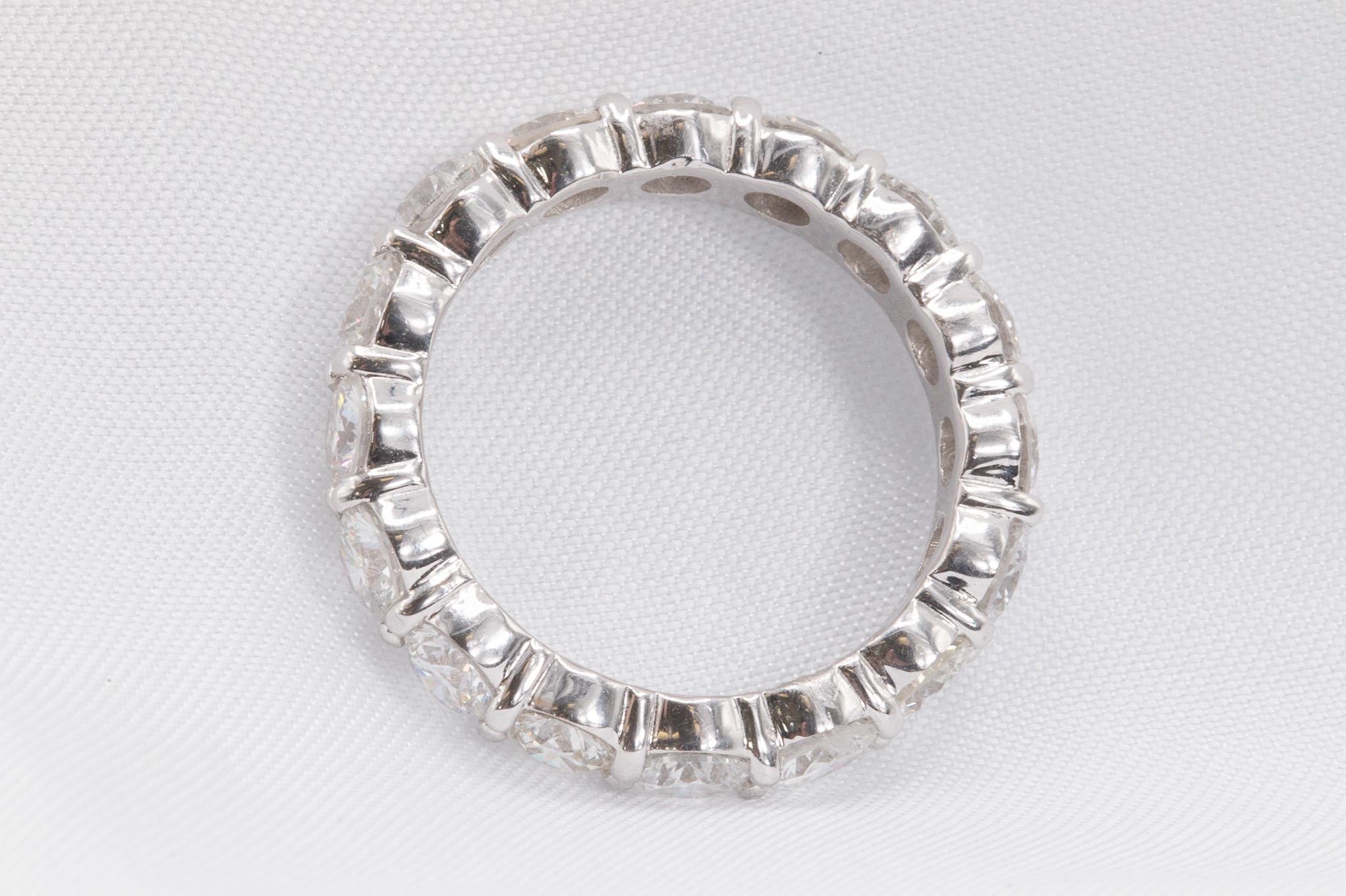 This stunning 4-carat eternity band is crafted with 16 high-quality natural diamonds, each weighing approximately 0.25 carats. Graded G-H in color and VS1-VS2 in clarity, these diamonds create a dazzling display of brilliance and fire. Set in 14k