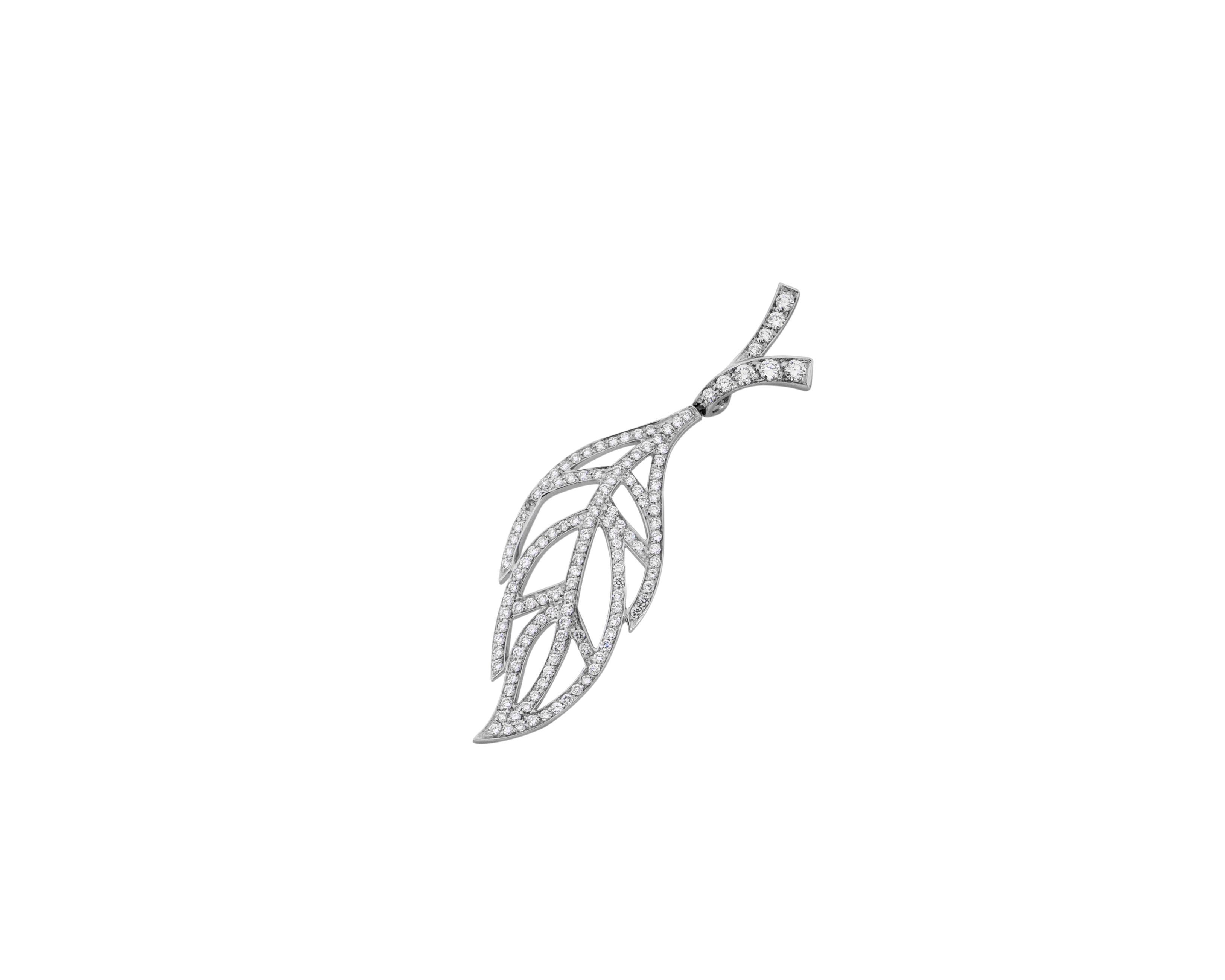 Taille ronde Pendants d'oreilles pendants en forme de feuille en or 18 carats avec diamants de 4 carats au total en vente