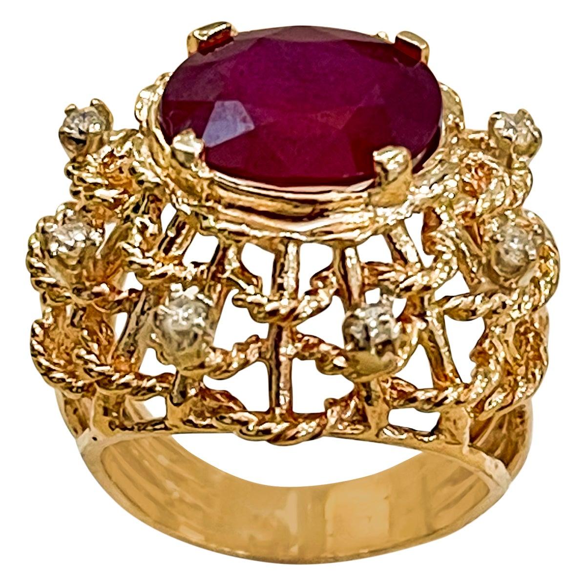 Bague cocktail en or jaune 14 carats avec rubis traité de 4 carats et diamants