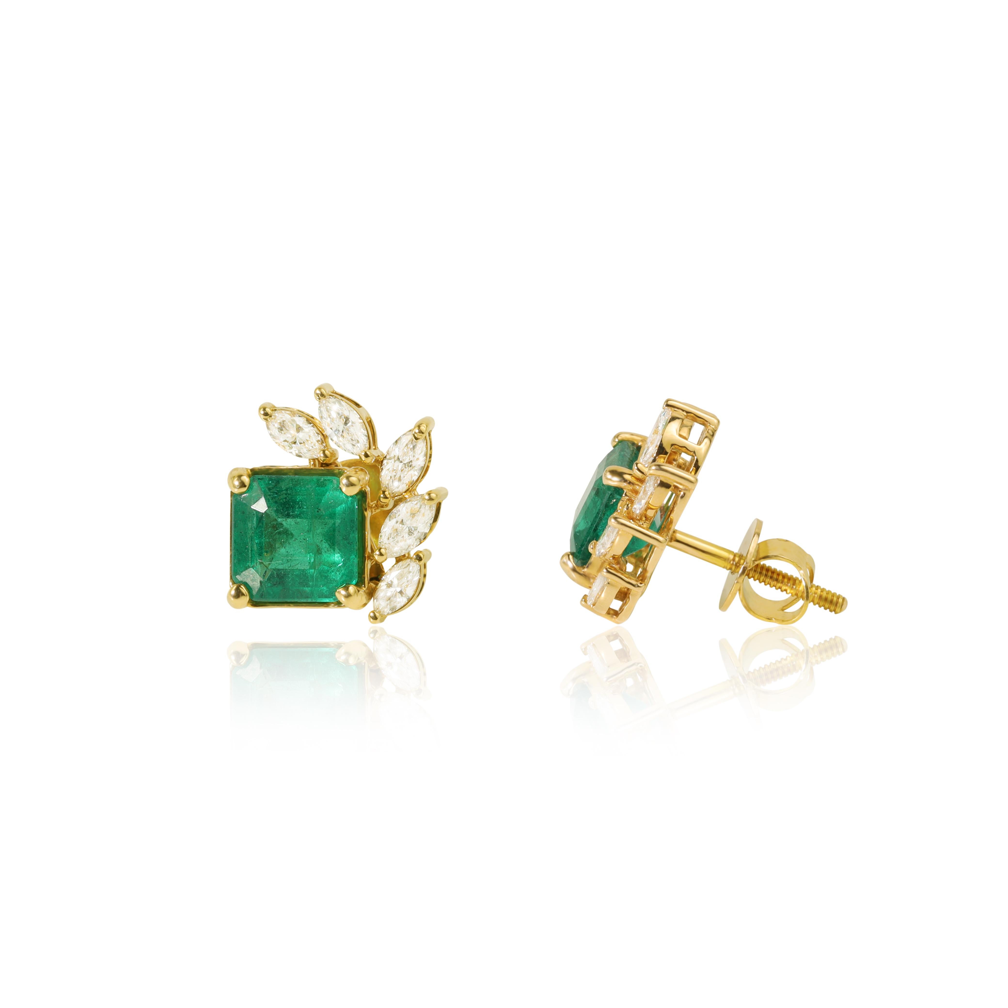 4 Karat sambischer Smaragd und natürlicher Diamant-Halo-Ohrstecker aus 18 Karat massivem Gold (Art déco) im Angebot