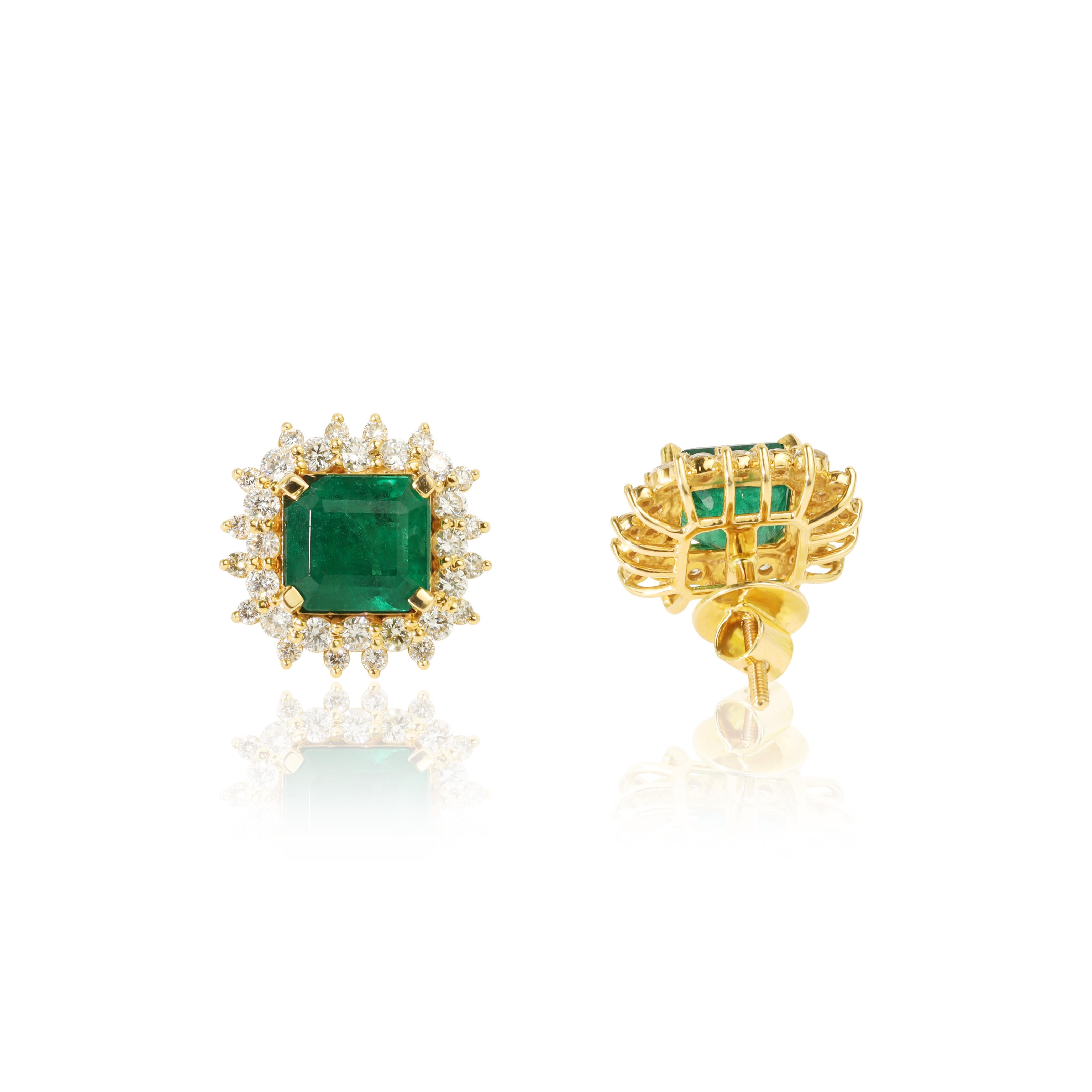 4 Karat sambischer Smaragd und natürlicher Diamant-Halo-Ohrstecker aus 18 Karat massivem Gold (Smaragdschliff) im Angebot