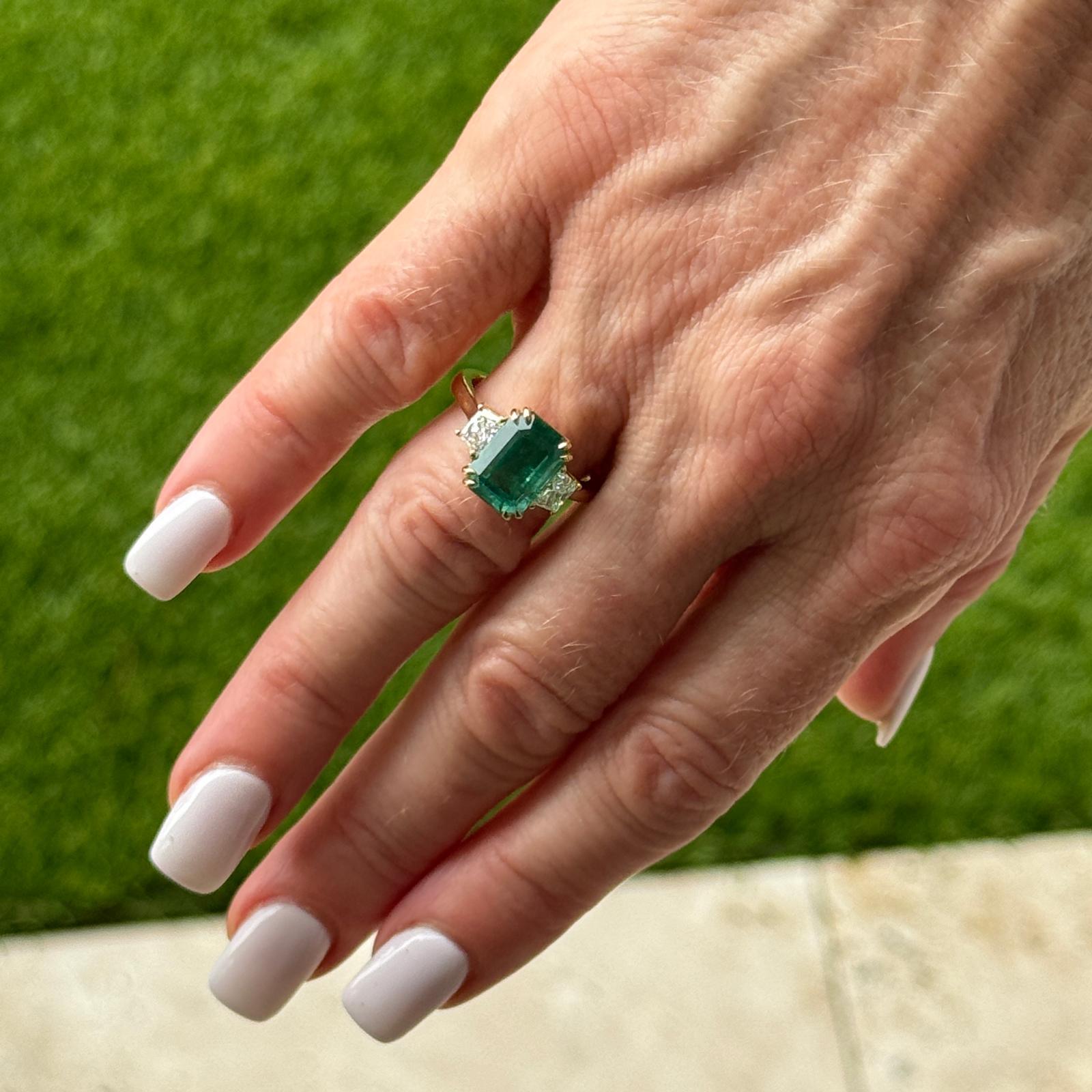 Women's 4- Carat Zambian Emerald & Diamond 18 Karat Yellow Gold Cocktail Ring GIA Cert For Sale