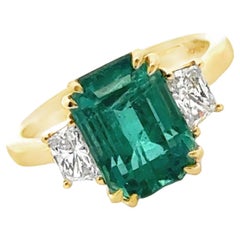 Esmeralda zambiana de 4 quilates y diamante Anillo de cóctel de oro amarillo de 18 quilates con certificado GIA