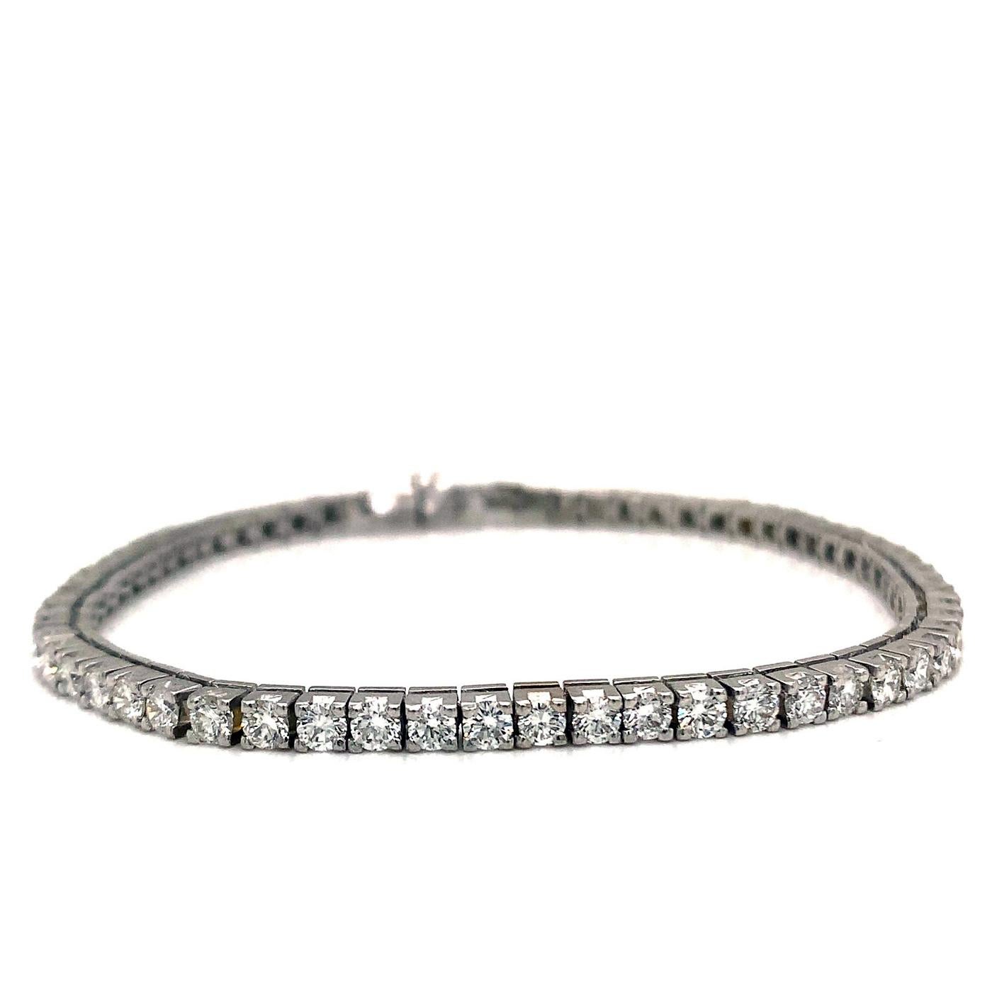 Diamant-Tennisarmband 4 Karat 18K Weißgold im Zustand „Hervorragend“ in Aventura, FL