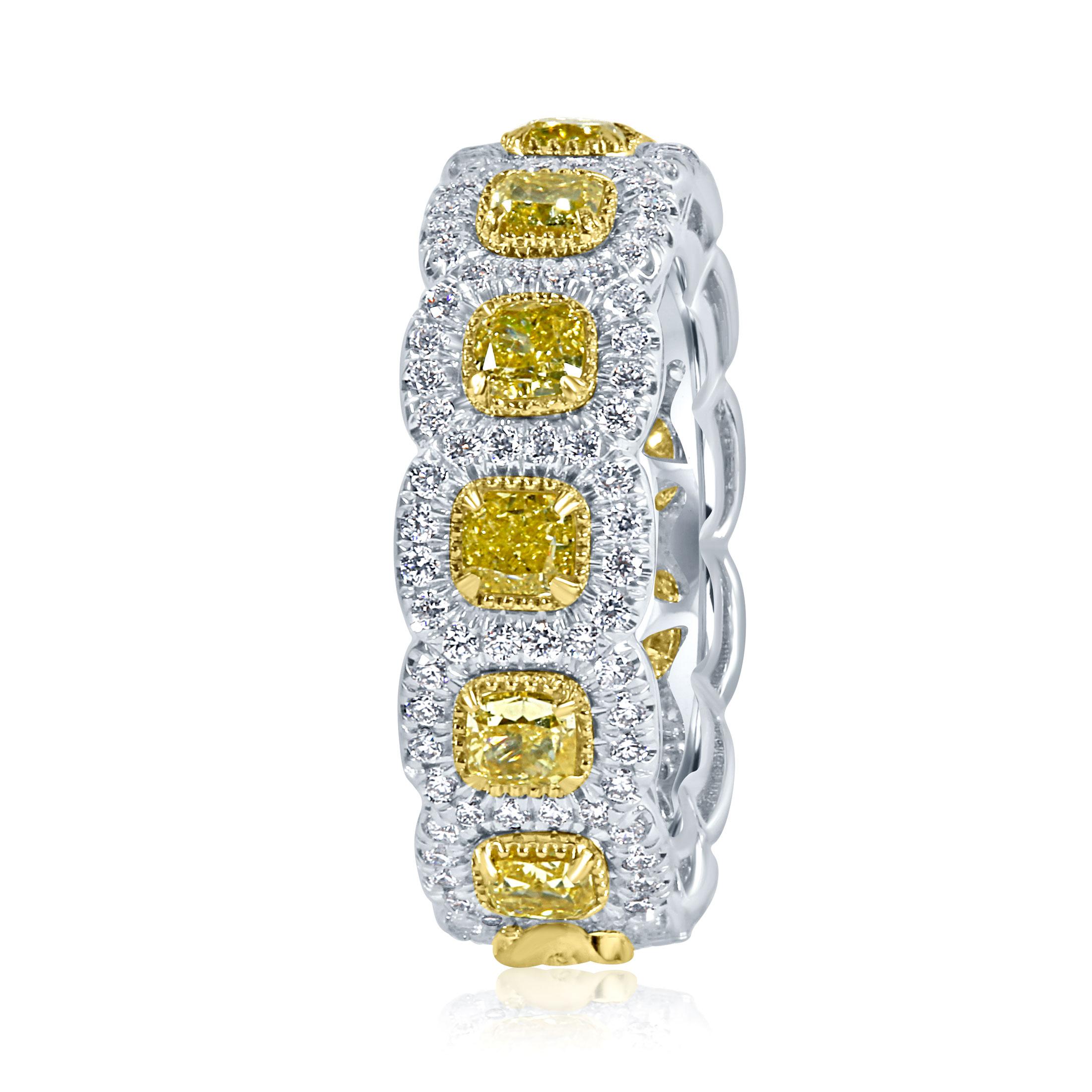 Alliance d'éternité en or blanc 14 carats avec diamant jaune taille coussin de 4 carats Pour femmes en vente