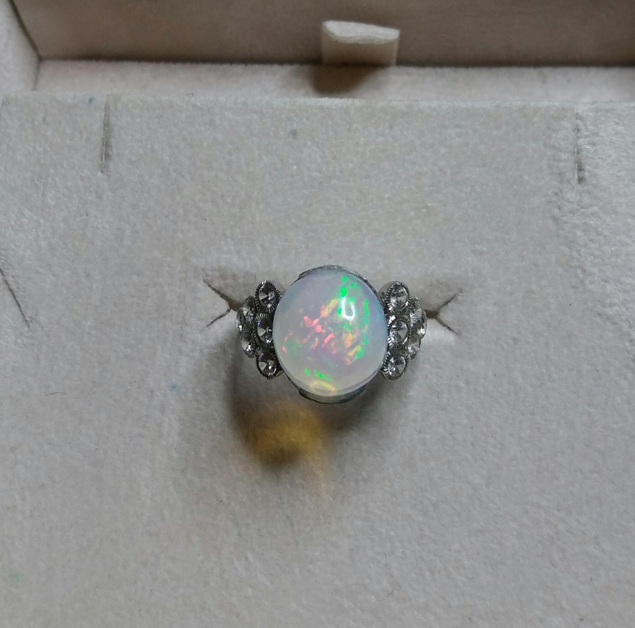 4 Carats Opal Oval Cabochon 14 Kt Gold 12 Full Cut Round Diamonds Cocktail Ring In Good Condition For Sale In Bangkok, TH