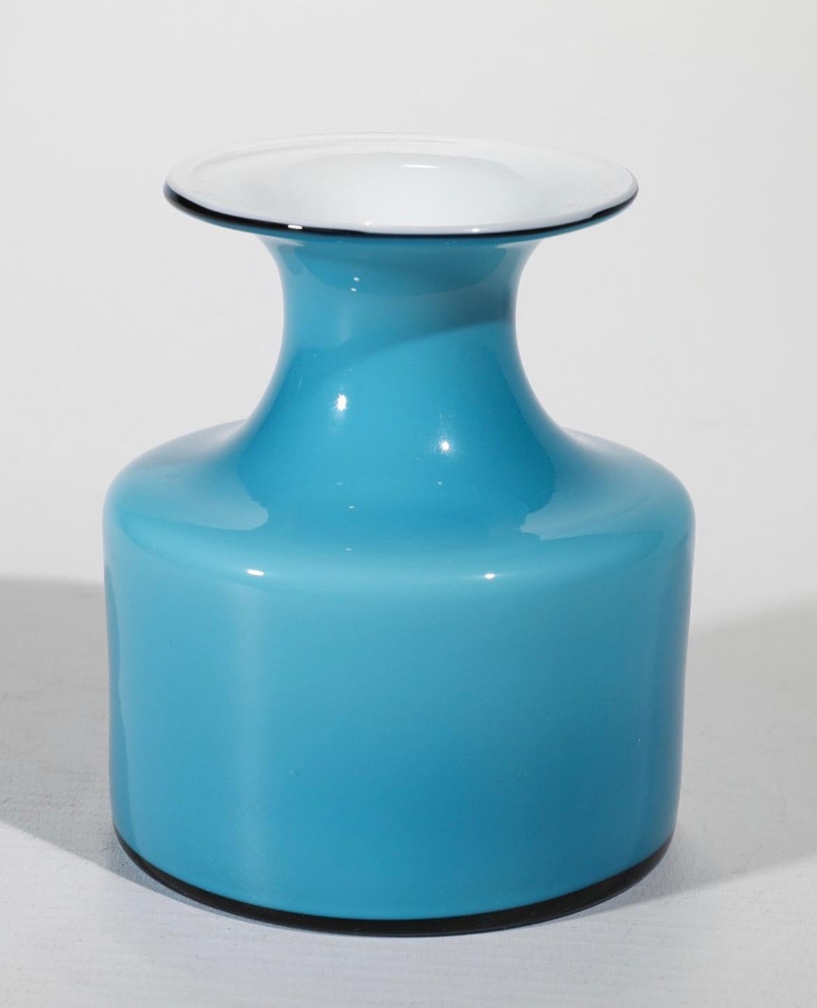 4 Carnaby Overlay Glass Vases, Per Lütken for Holmegaard, Denmark In Good Condition For Sale In Basel, BS
