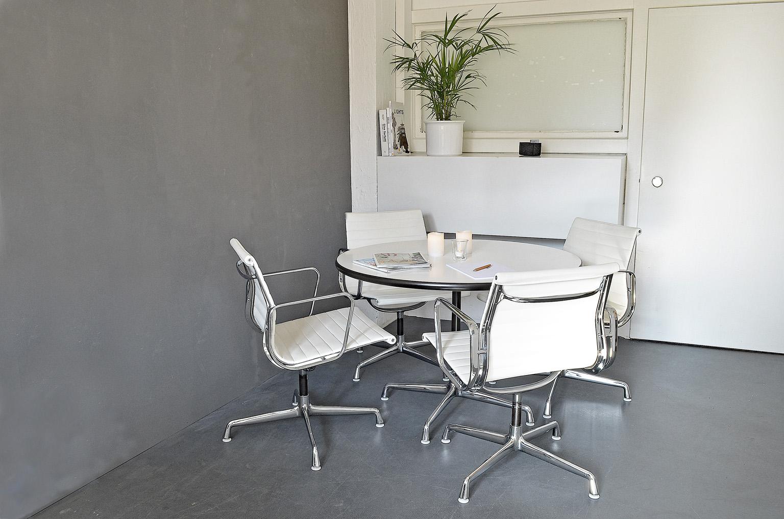 German 4 Swivelchair EA108 & Table by Charles&Ray Eames for Herman Miller Made by Vitra