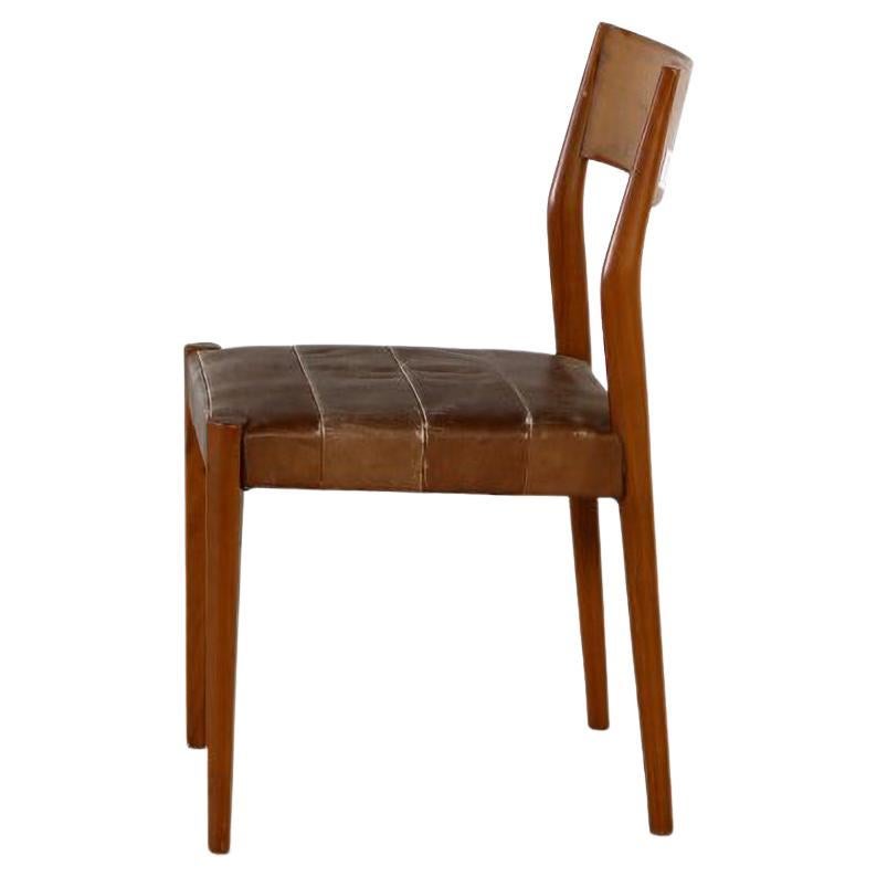 4 schöne dänische Stühle aus den 1960er Jahren, Design Moller niels von Mollers Mobel Fabrik. Die Stühle haben die ursprüngliche Ledersitz, Sie wurden aufgefrischt und sind perfct.