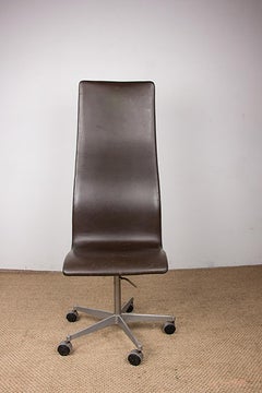 4 chairs, high back, in leather and aluminum, Oxford model by Arne Jacobsen.