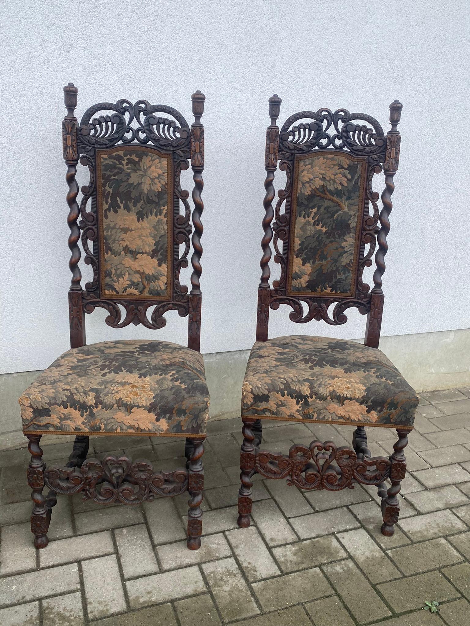 Anglais 4 chaises à haut dossier en Oak Oak et tapisserie d'ameublement Renaissance anglaise  en vente