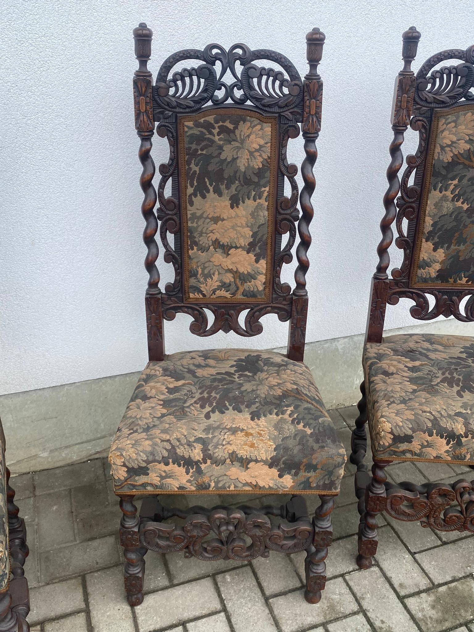 Tapisserie 4 chaises à haut dossier en Oak Oak et tapisserie d'ameublement Renaissance anglaise  en vente