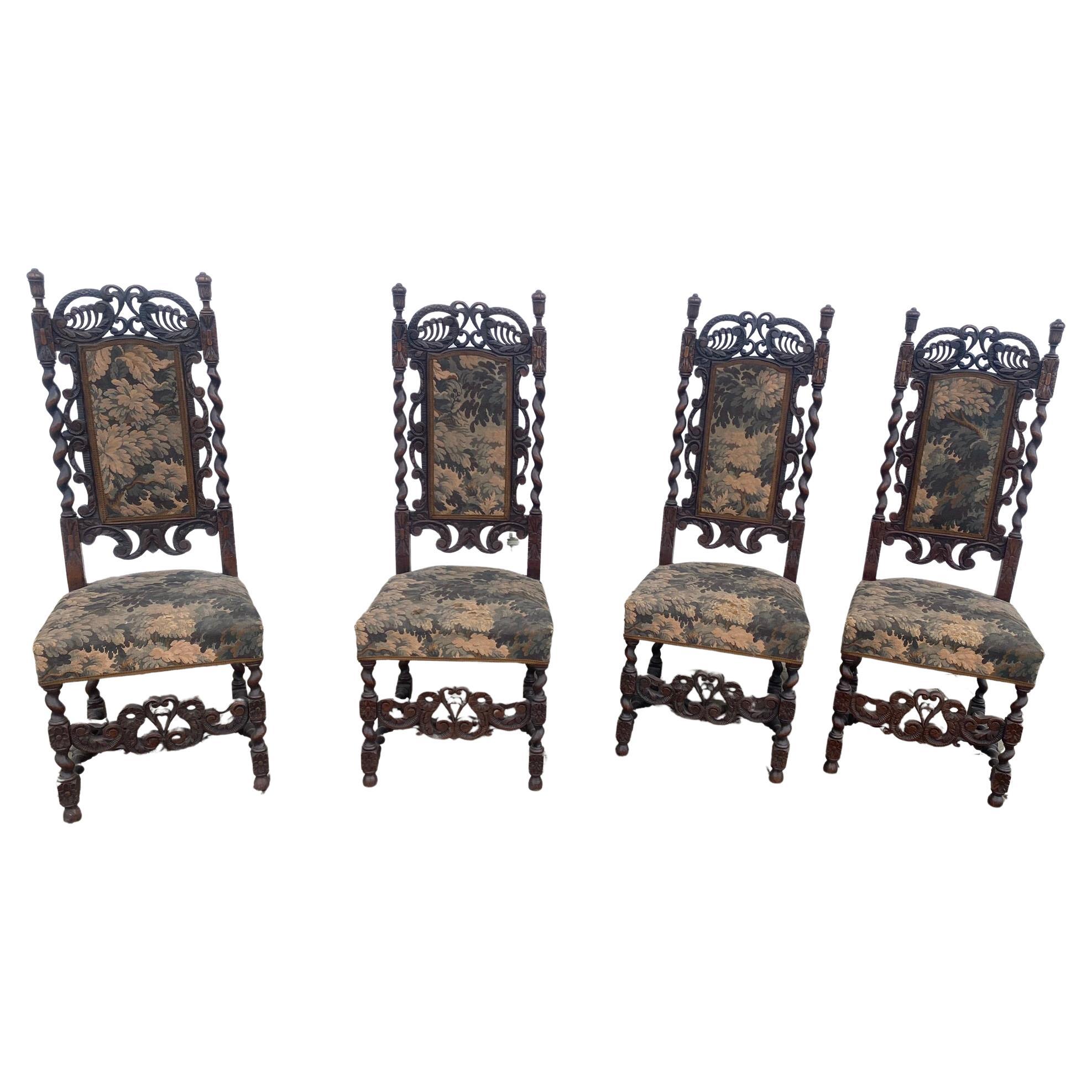 4 chaises à haut dossier en Oak Oak et tapisserie d'ameublement Renaissance anglaise  en vente