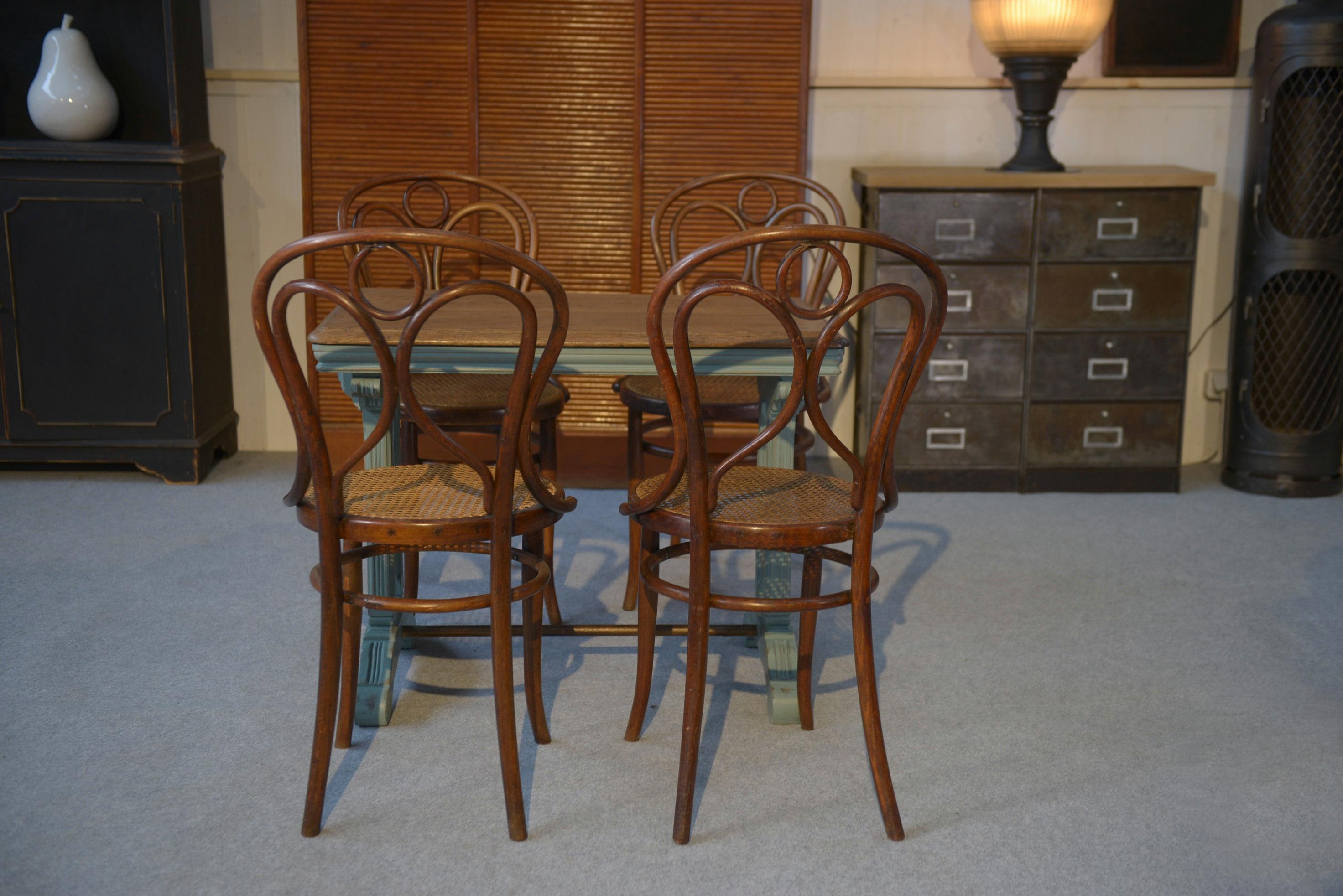 4 Chaises bistrot cannées bois courbé en hêtre JACOB et JOSEF KOHN 1900's (Buchenholz) im Angebot