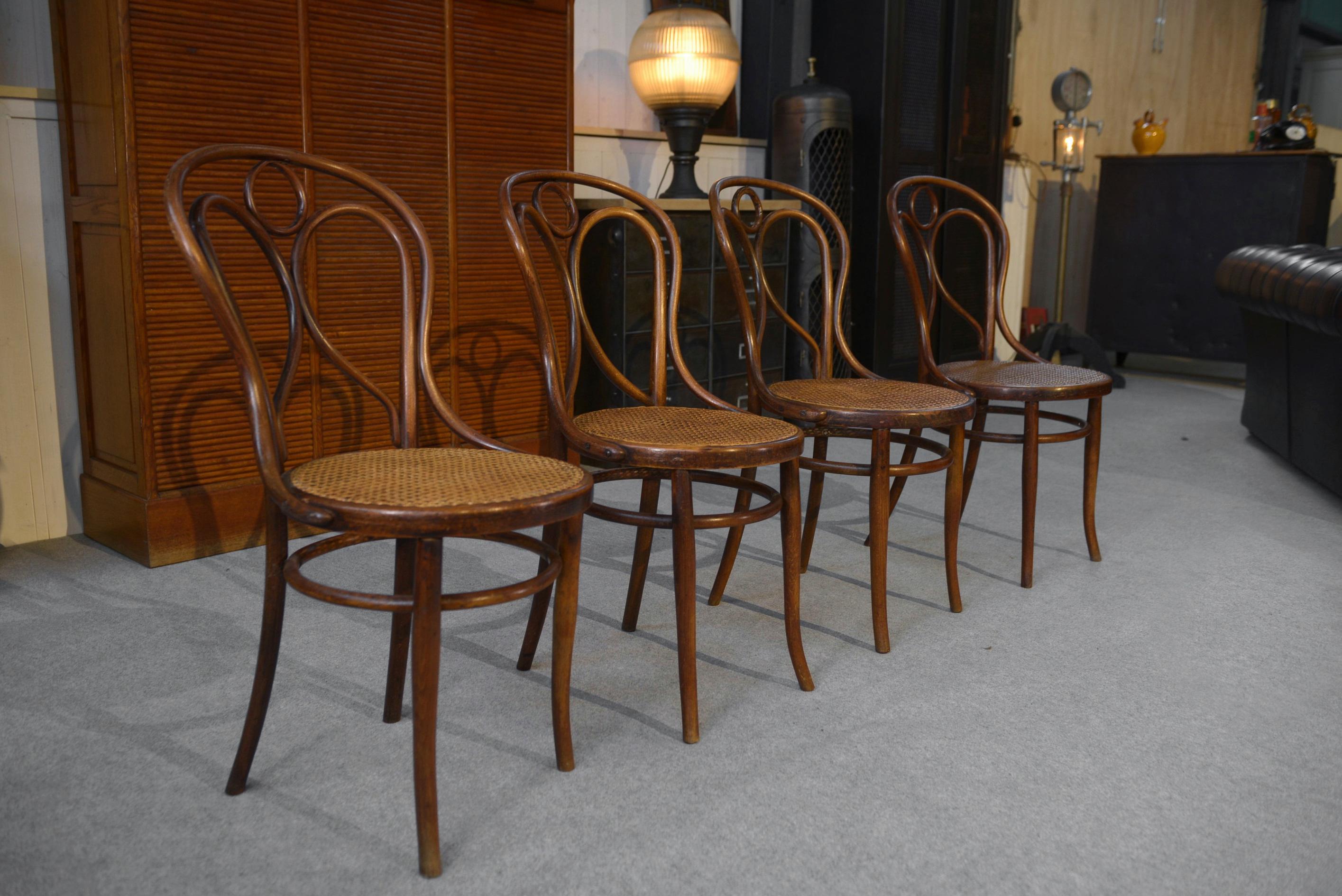4 Chaises bistrot cannées bois courbé en hêtre JACOB et JOSEF KOHN 1900's im Angebot 1