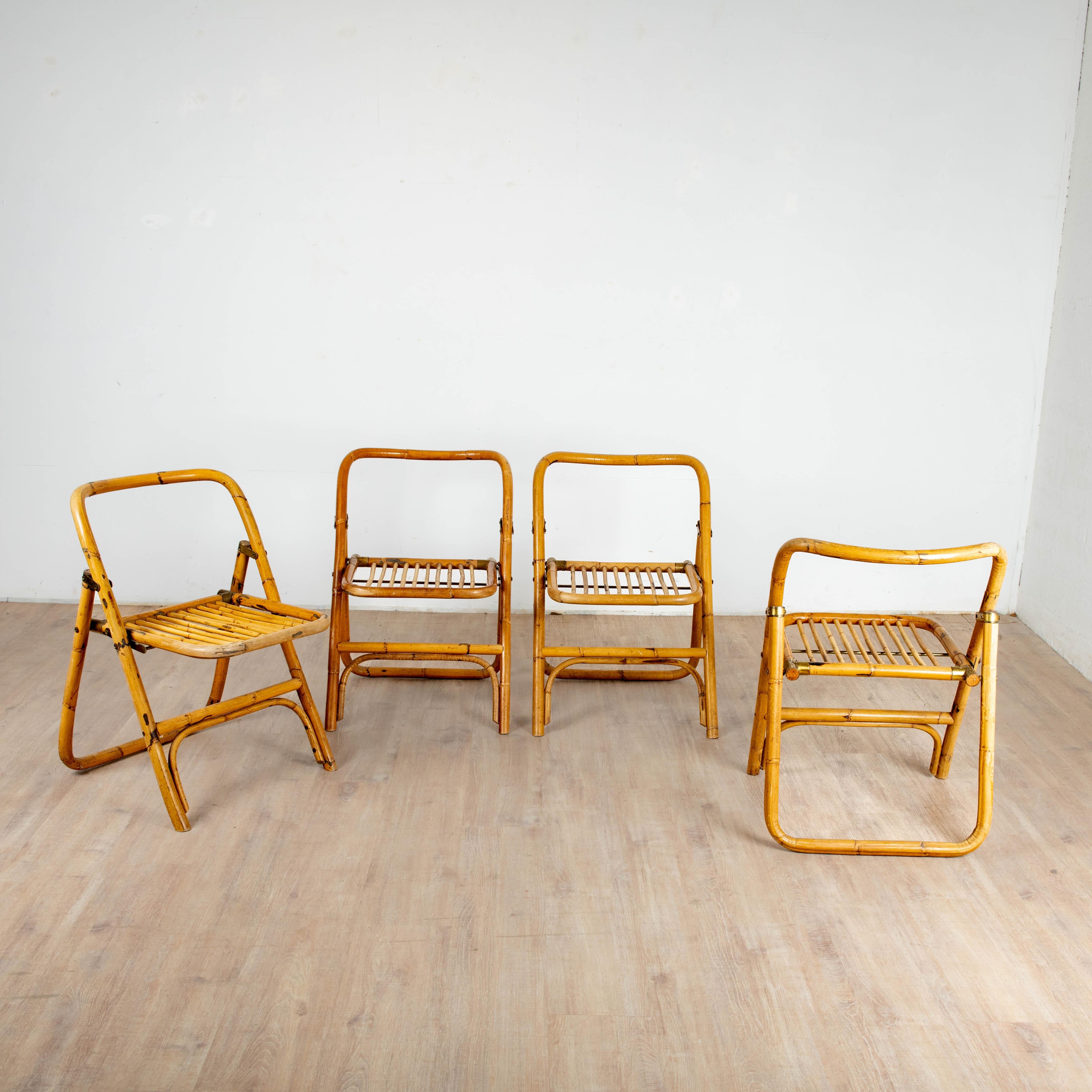 Série de 4 chaises italienne en bambou cintré, rotin et laiton belle patine travail des années 1970.
hauteur 73 cm hauteur assise 42 cm largeur 50 cm