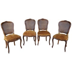 4 Chaises de salle à manger Chateau d'Ax Louis XV en daim à cannage et à clous italiens