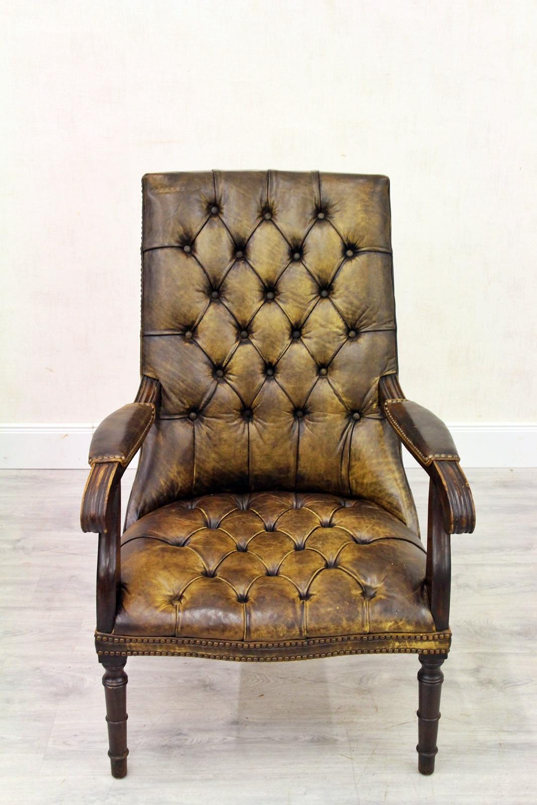 4 Chesterfield armchairs (rare about 100 years old)
The shape and the age is very rare and special
wing chairs
Measures: Height 105cm, width 70cm, depth 80cm
Condition: The armchairs are in a very good condition for the age and still have the
